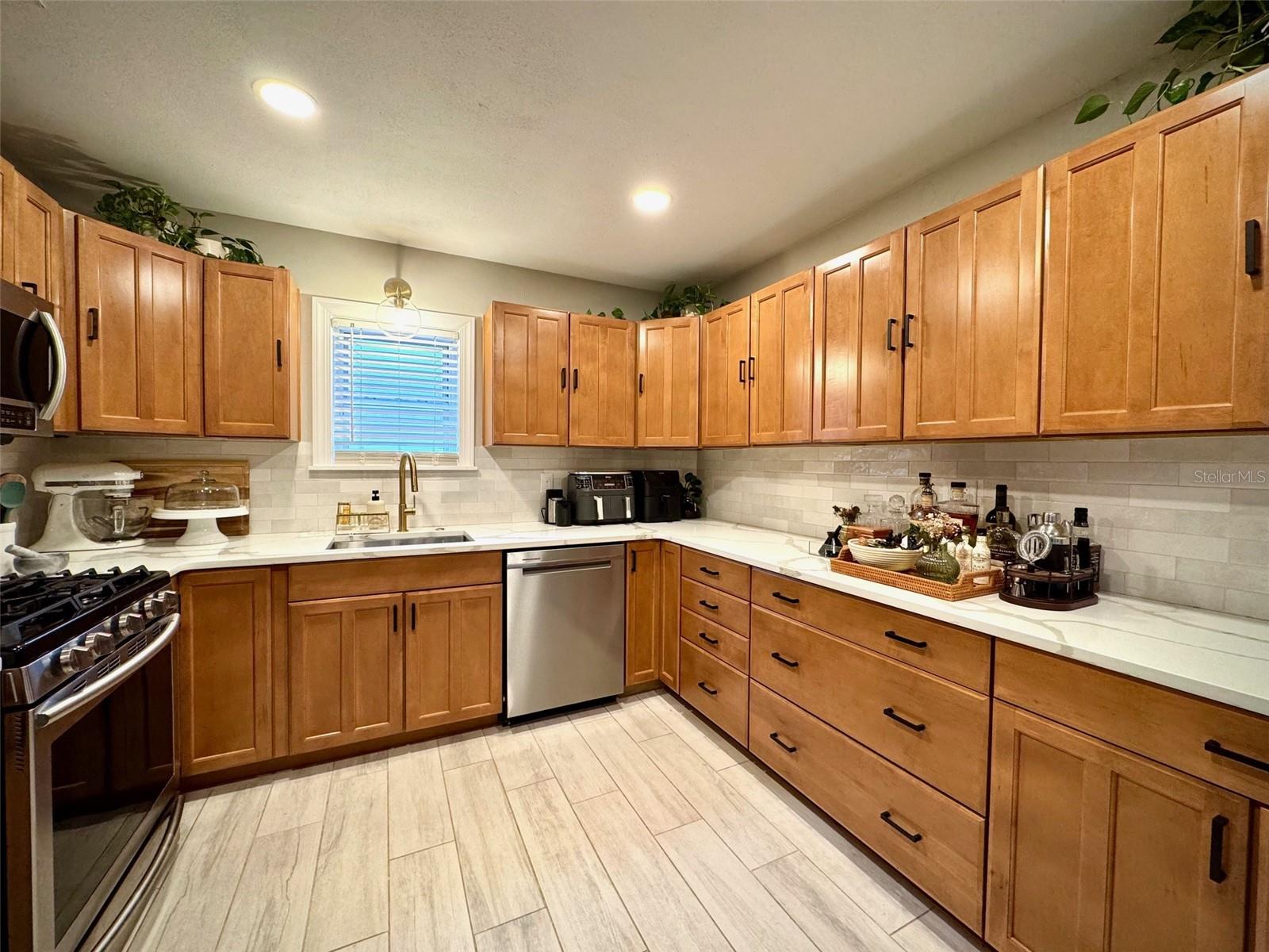Image 10 of 38 For 3535 19th Street N