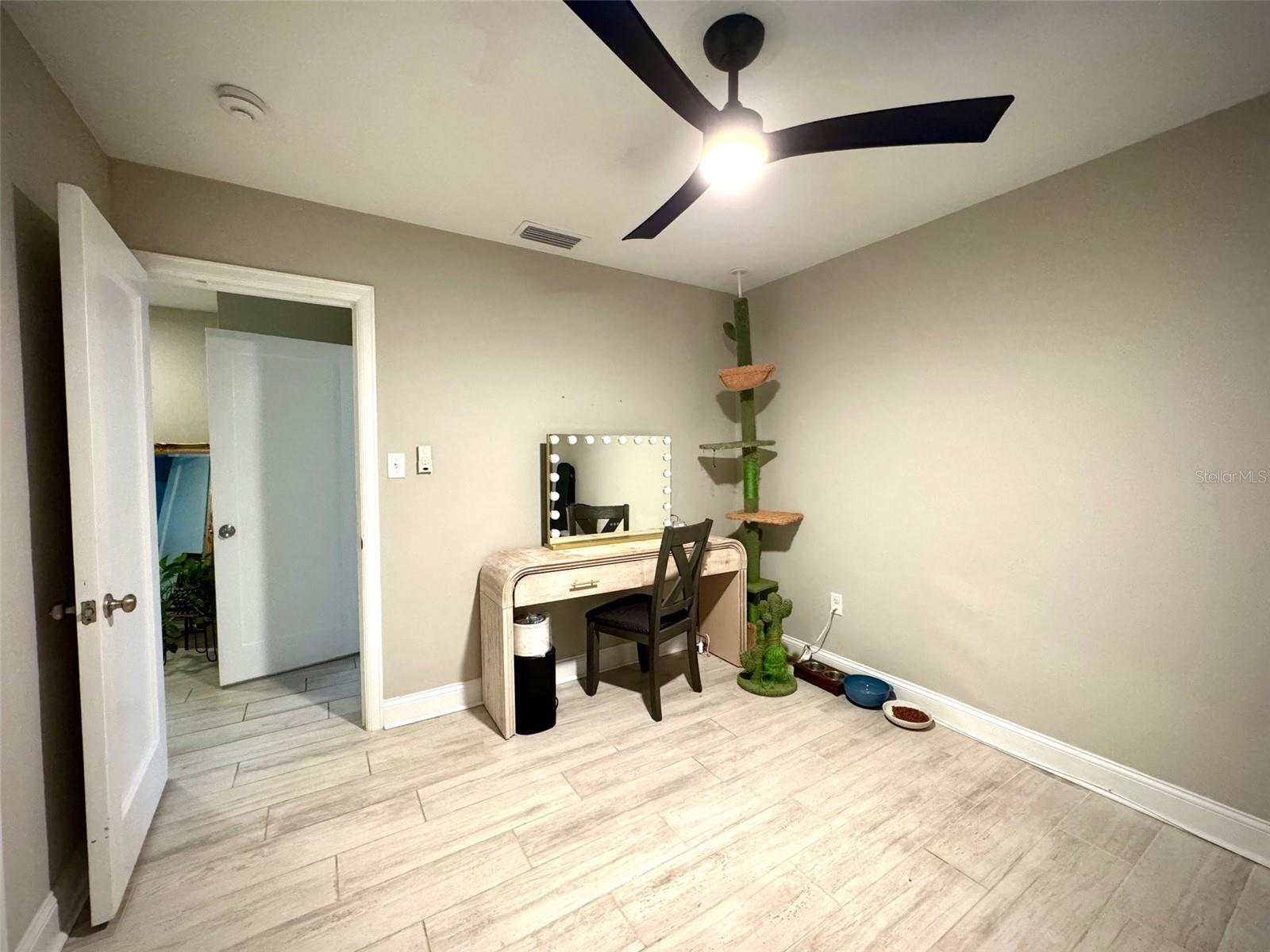 Image 21 of 38 For 3535 19th Street N