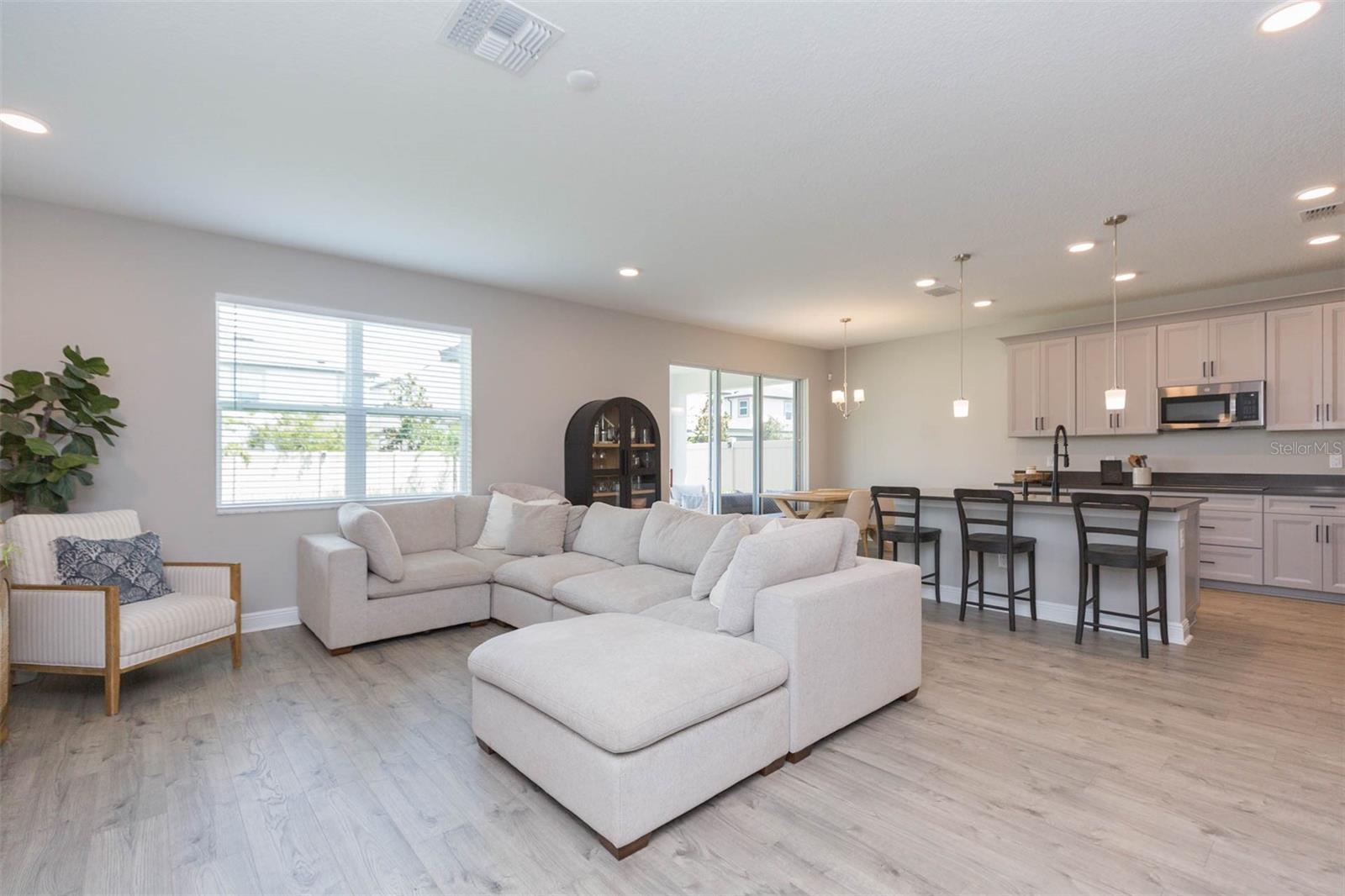 Listing photo id 12 for 7241 Notched Pine Bend