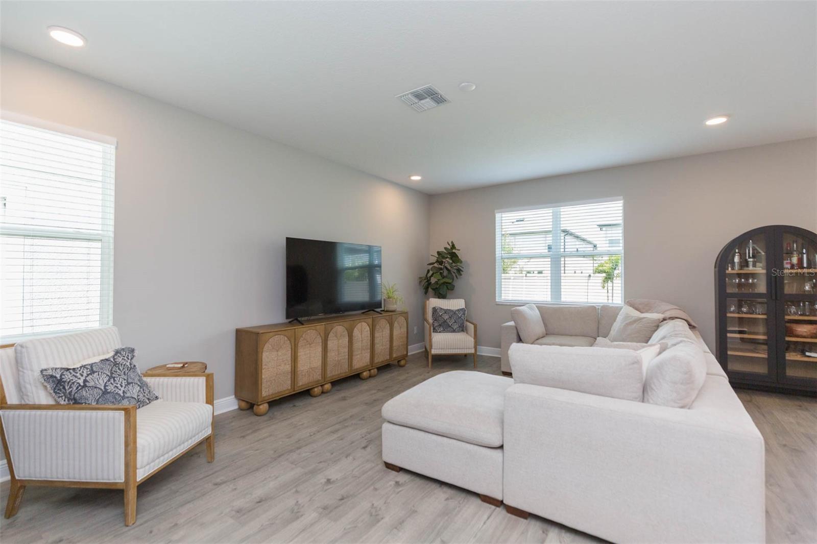 Listing photo id 13 for 7241 Notched Pine Bend