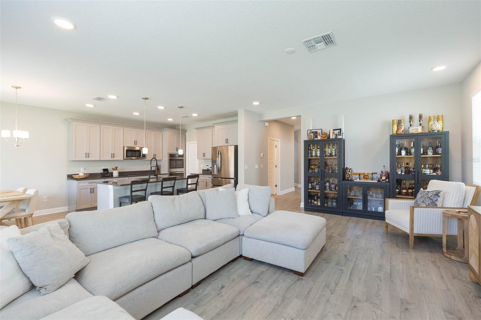 Listing photo id 14 for 7241 Notched Pine Bend