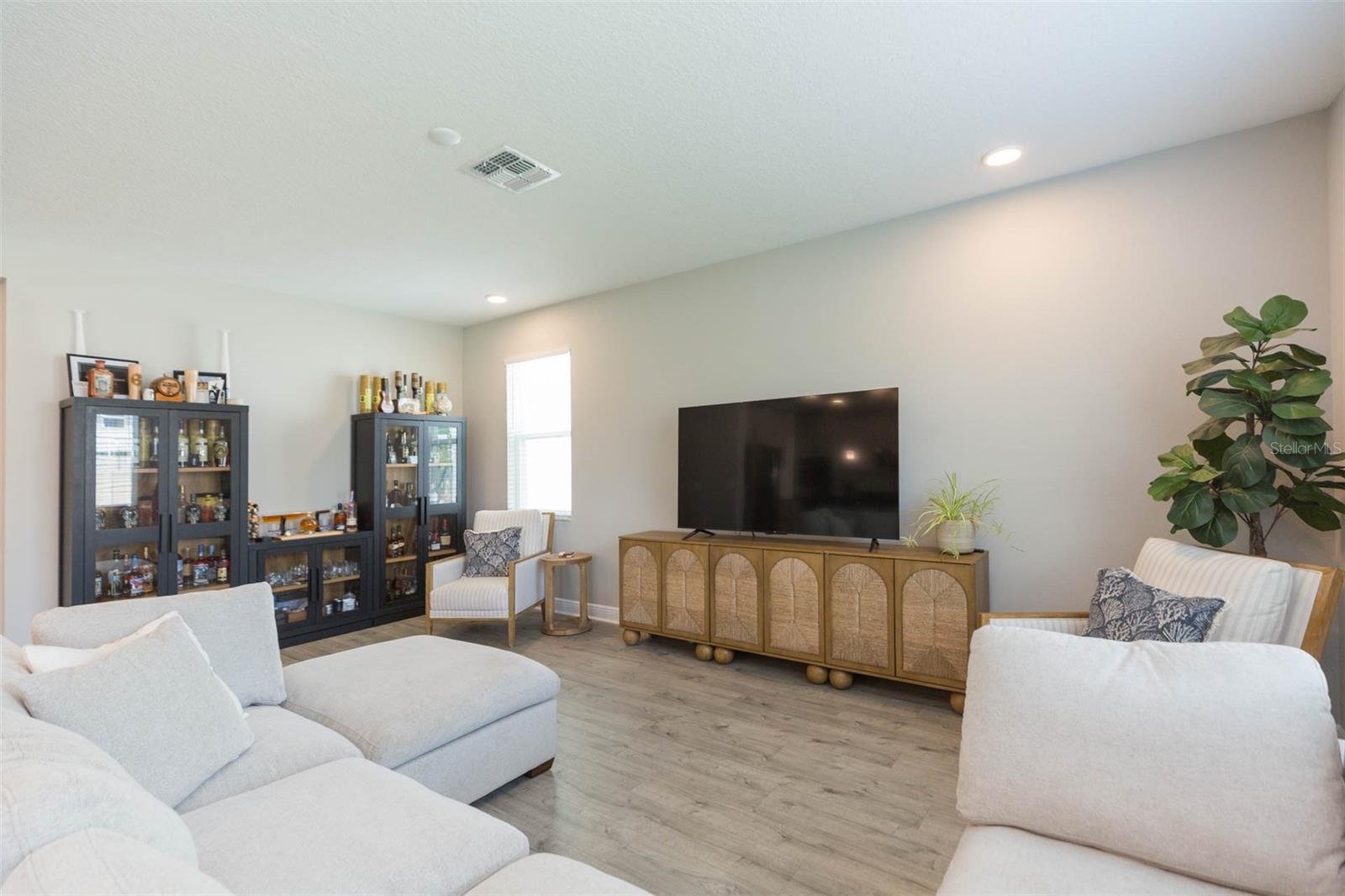 Listing photo id 15 for 7241 Notched Pine Bend
