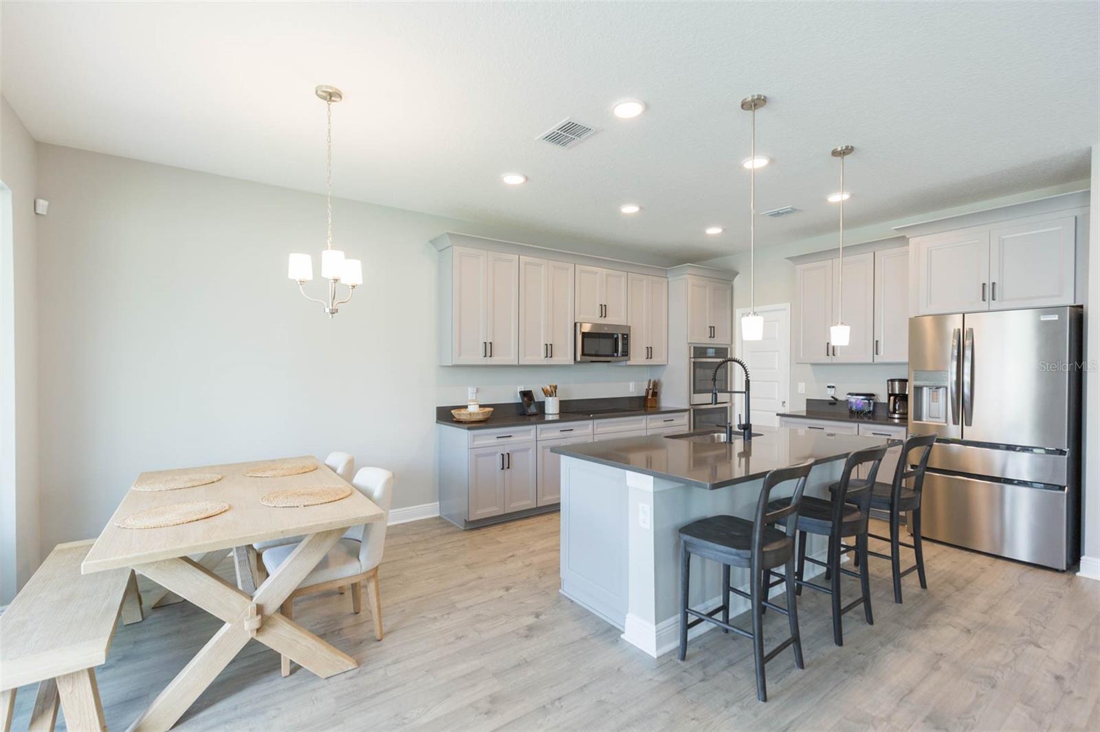 Listing photo id 16 for 7241 Notched Pine Bend