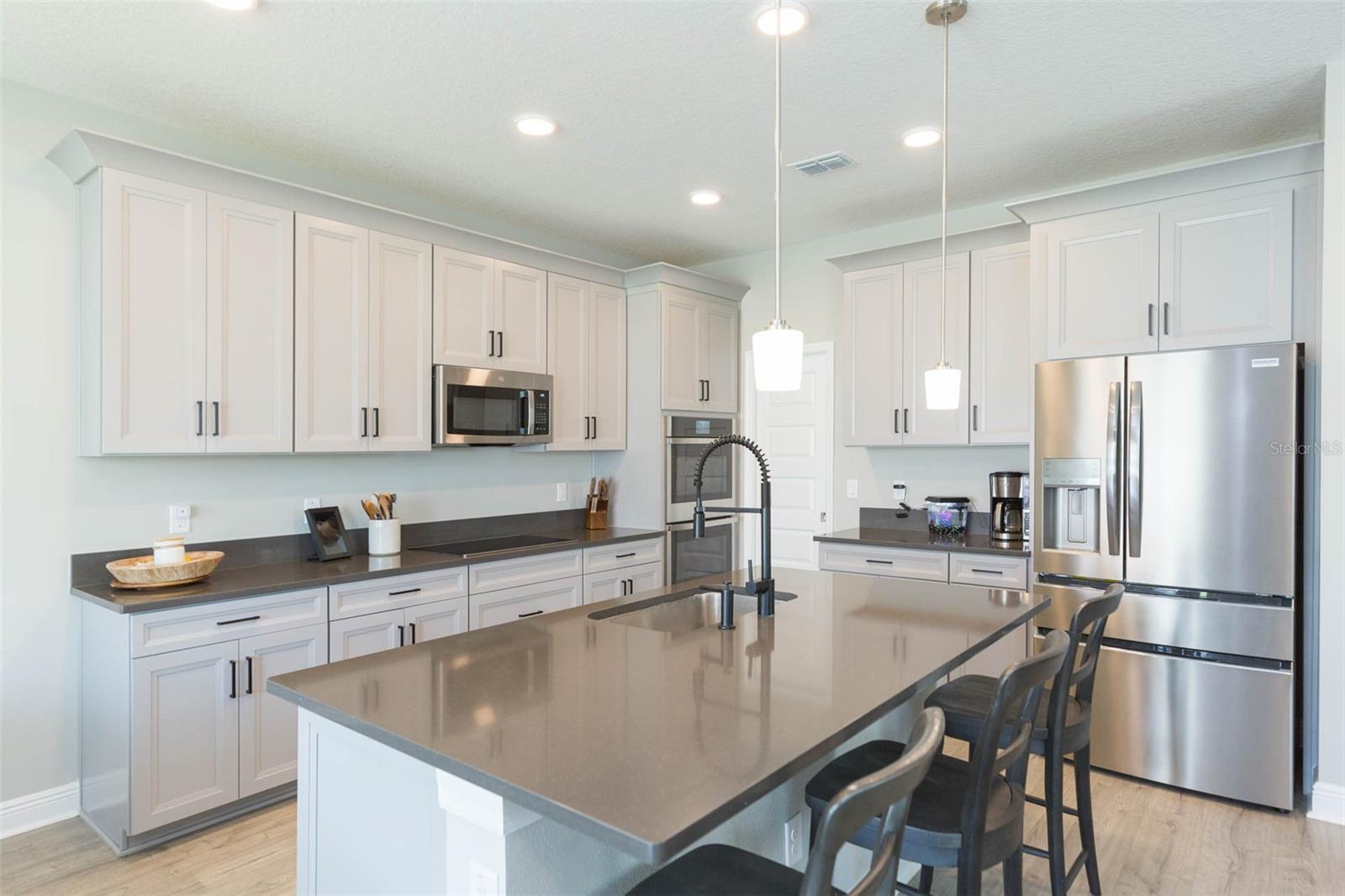 Listing photo id 17 for 7241 Notched Pine Bend