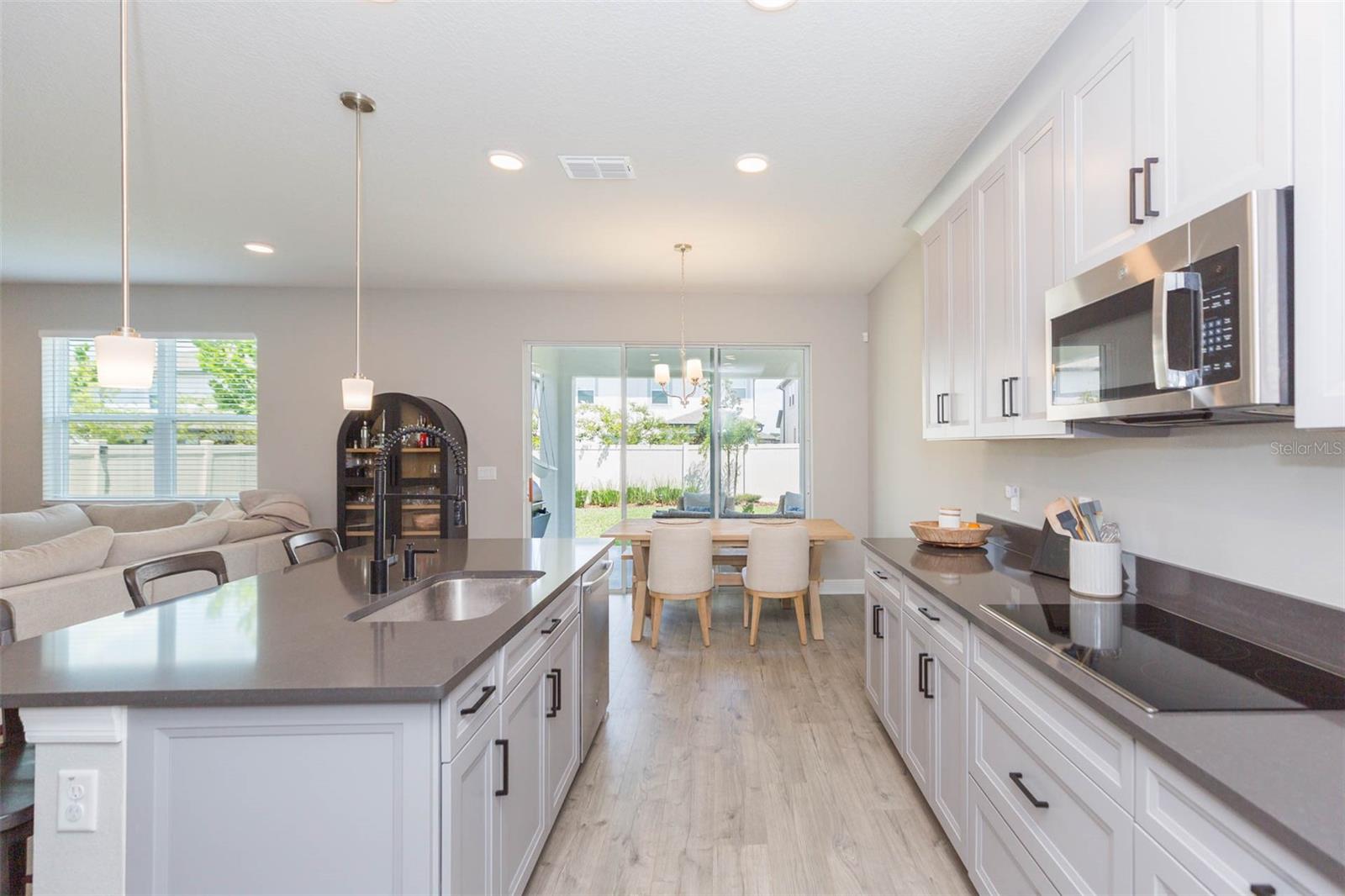 Listing photo id 19 for 7241 Notched Pine Bend