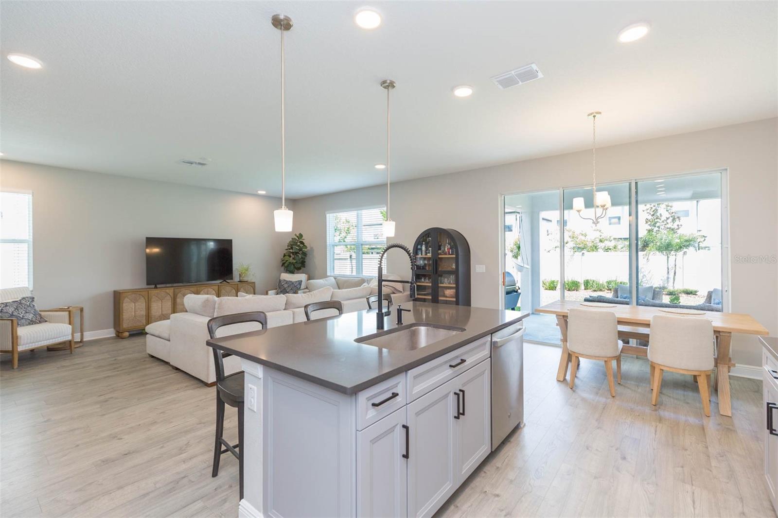 Listing photo id 20 for 7241 Notched Pine Bend
