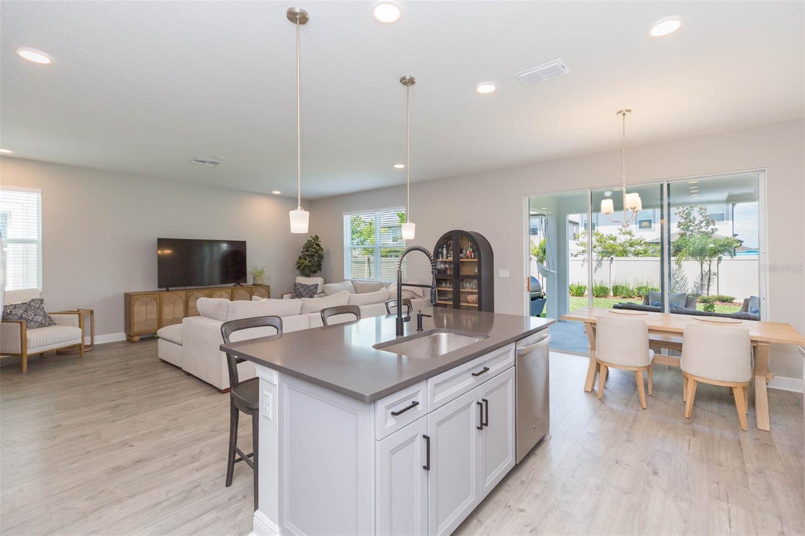 Listing photo id 21 for 7241 Notched Pine Bend