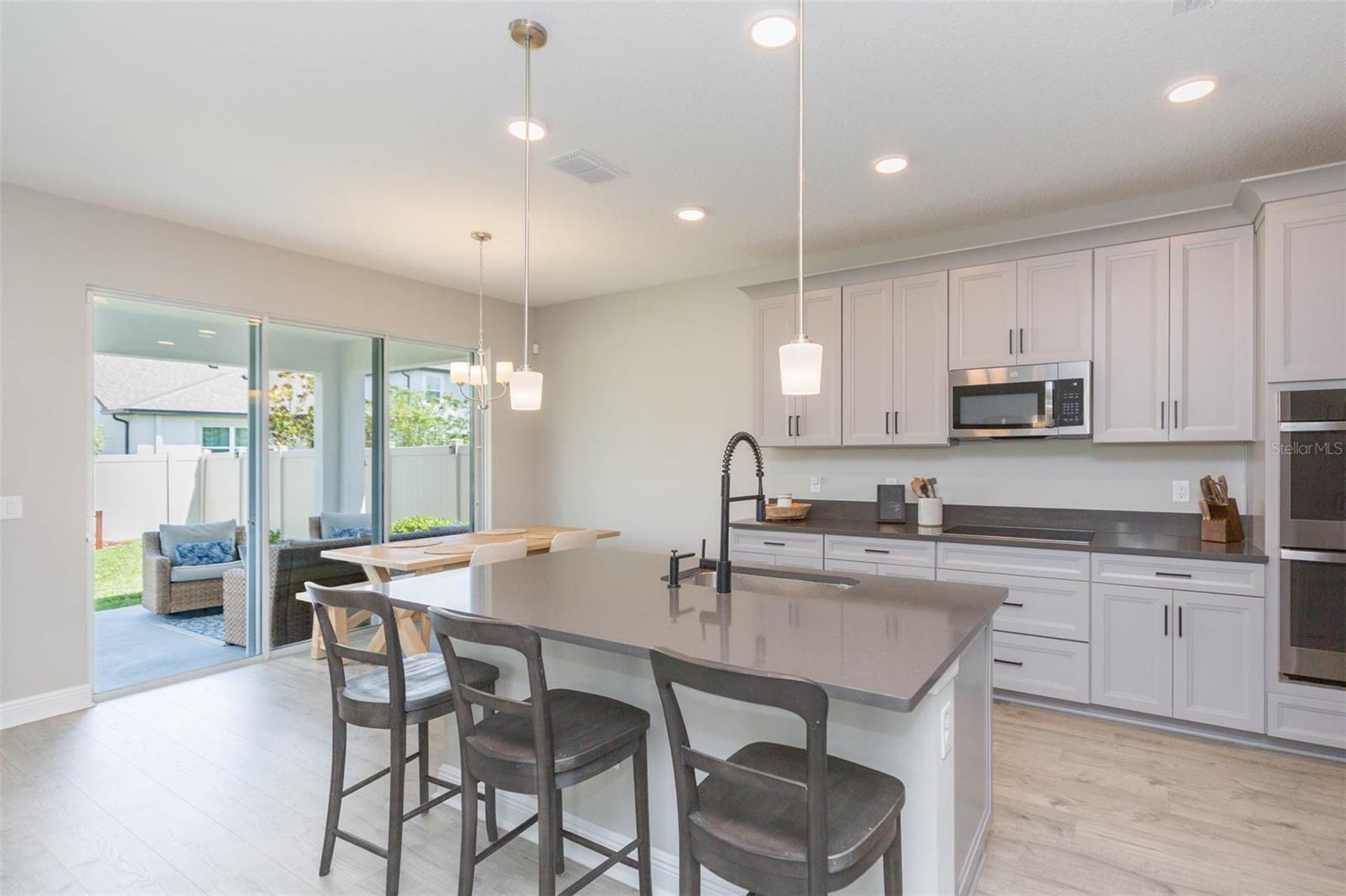 Listing photo id 22 for 7241 Notched Pine Bend