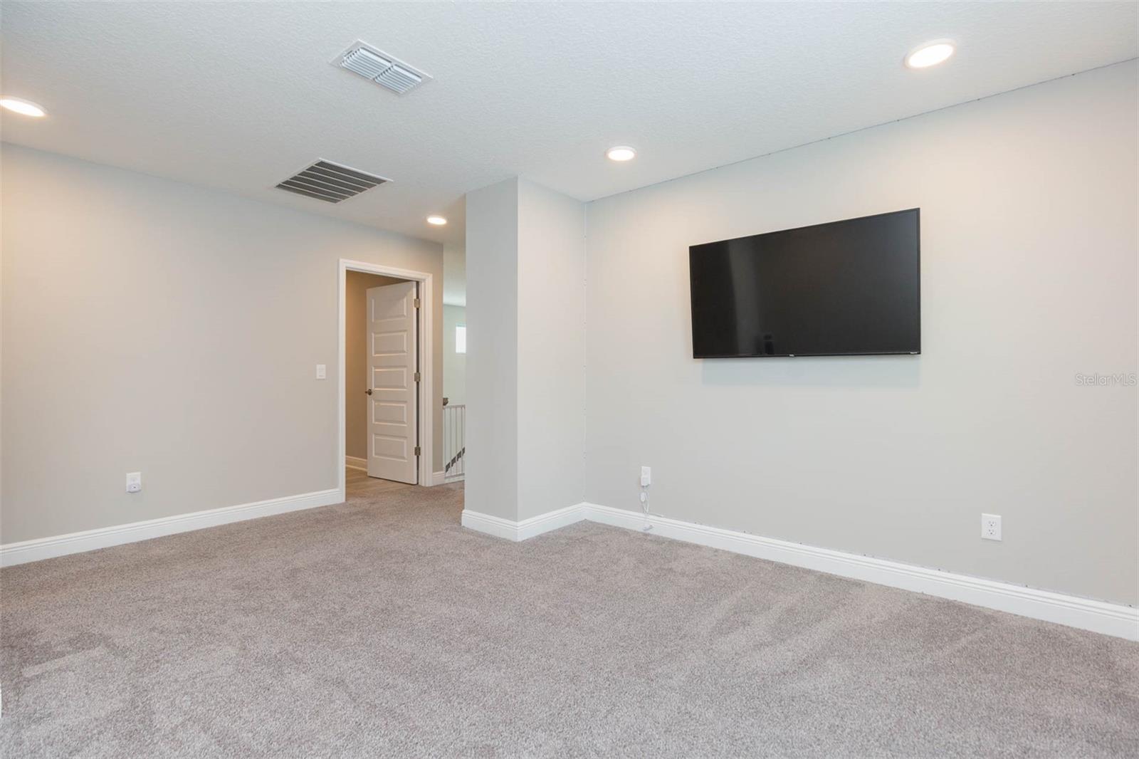 Listing photo id 24 for 7241 Notched Pine Bend