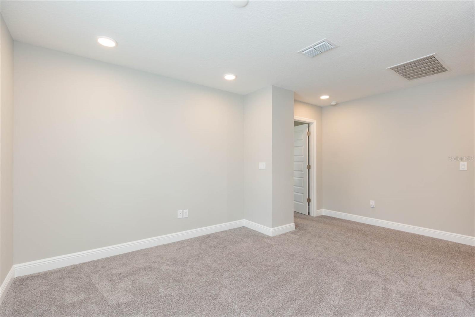Listing photo id 26 for 7241 Notched Pine Bend