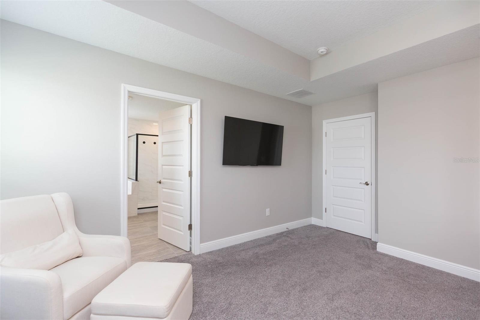 Listing photo id 29 for 7241 Notched Pine Bend