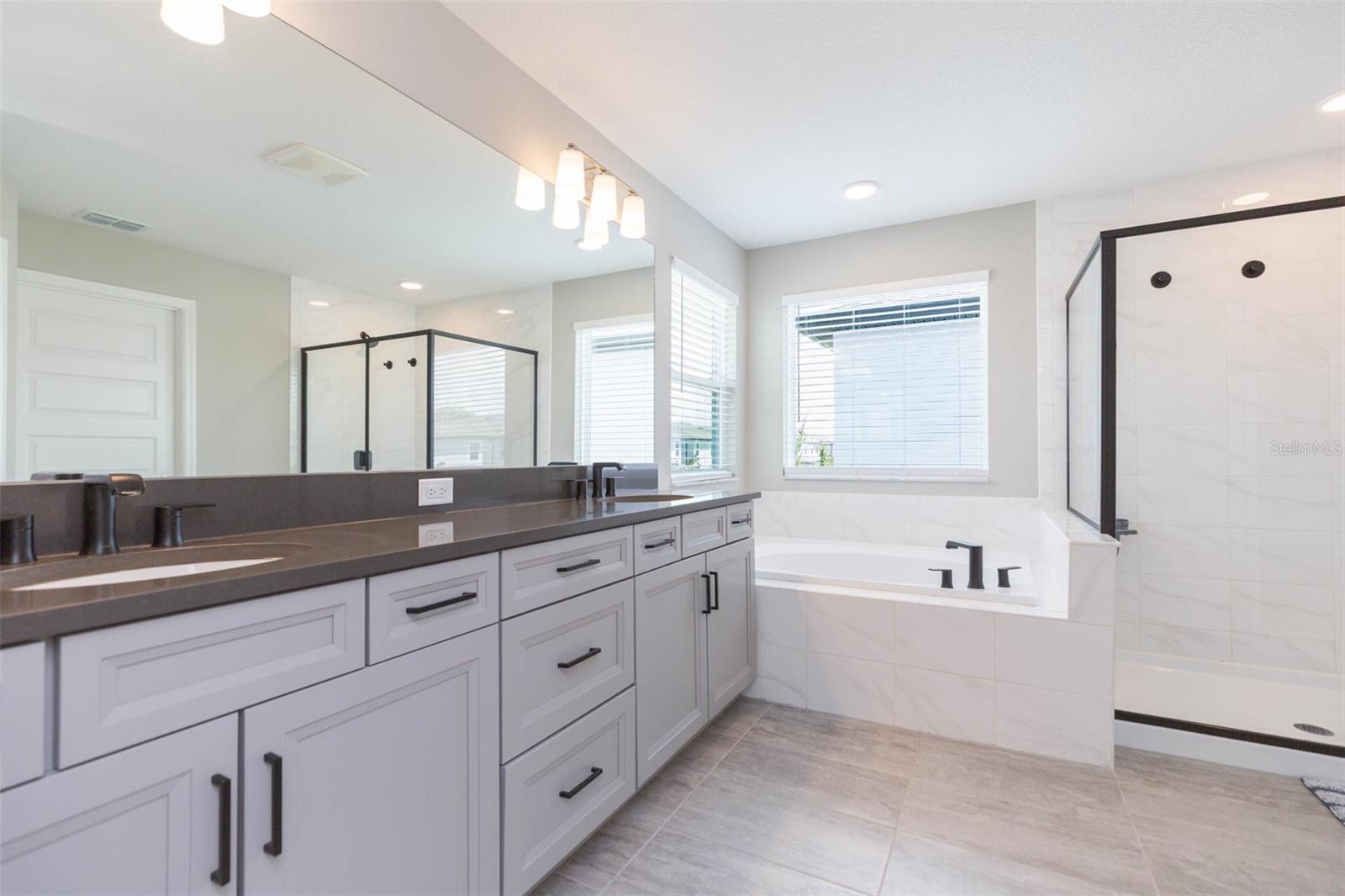Listing photo id 30 for 7241 Notched Pine Bend