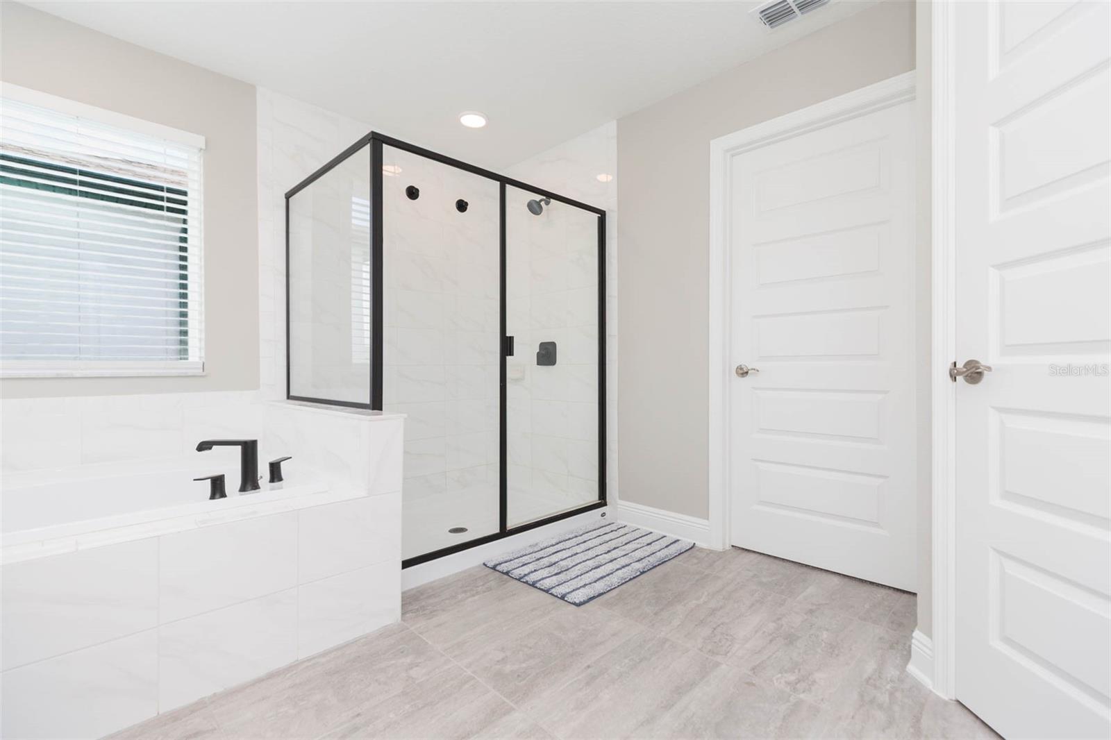 Listing photo id 32 for 7241 Notched Pine Bend