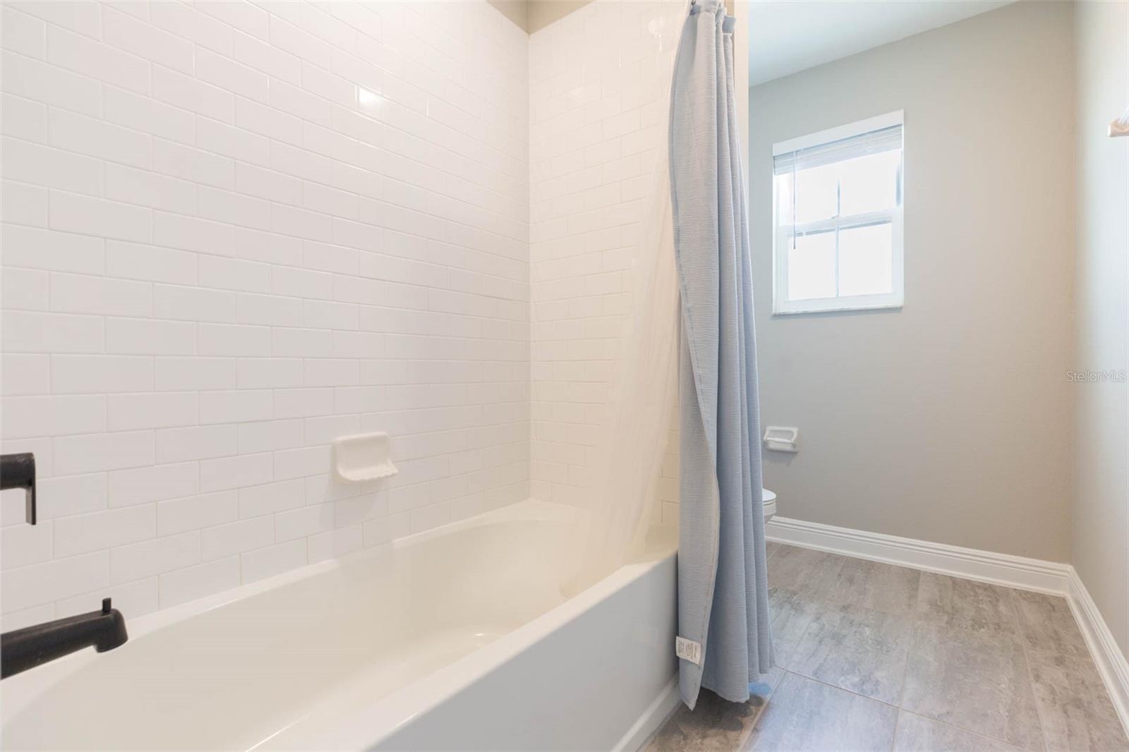 Listing photo id 38 for 7241 Notched Pine Bend
