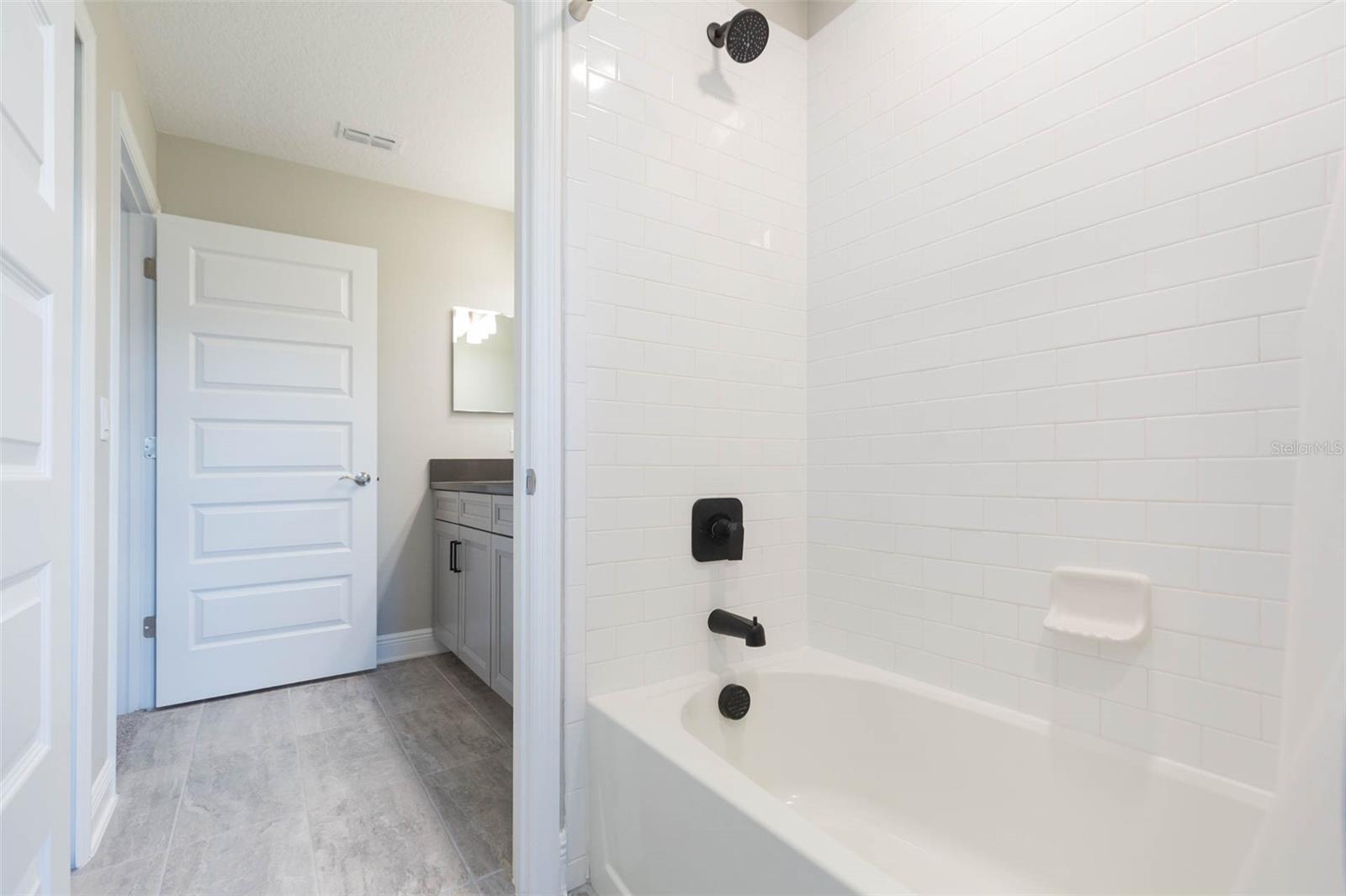 Listing photo id 39 for 7241 Notched Pine Bend