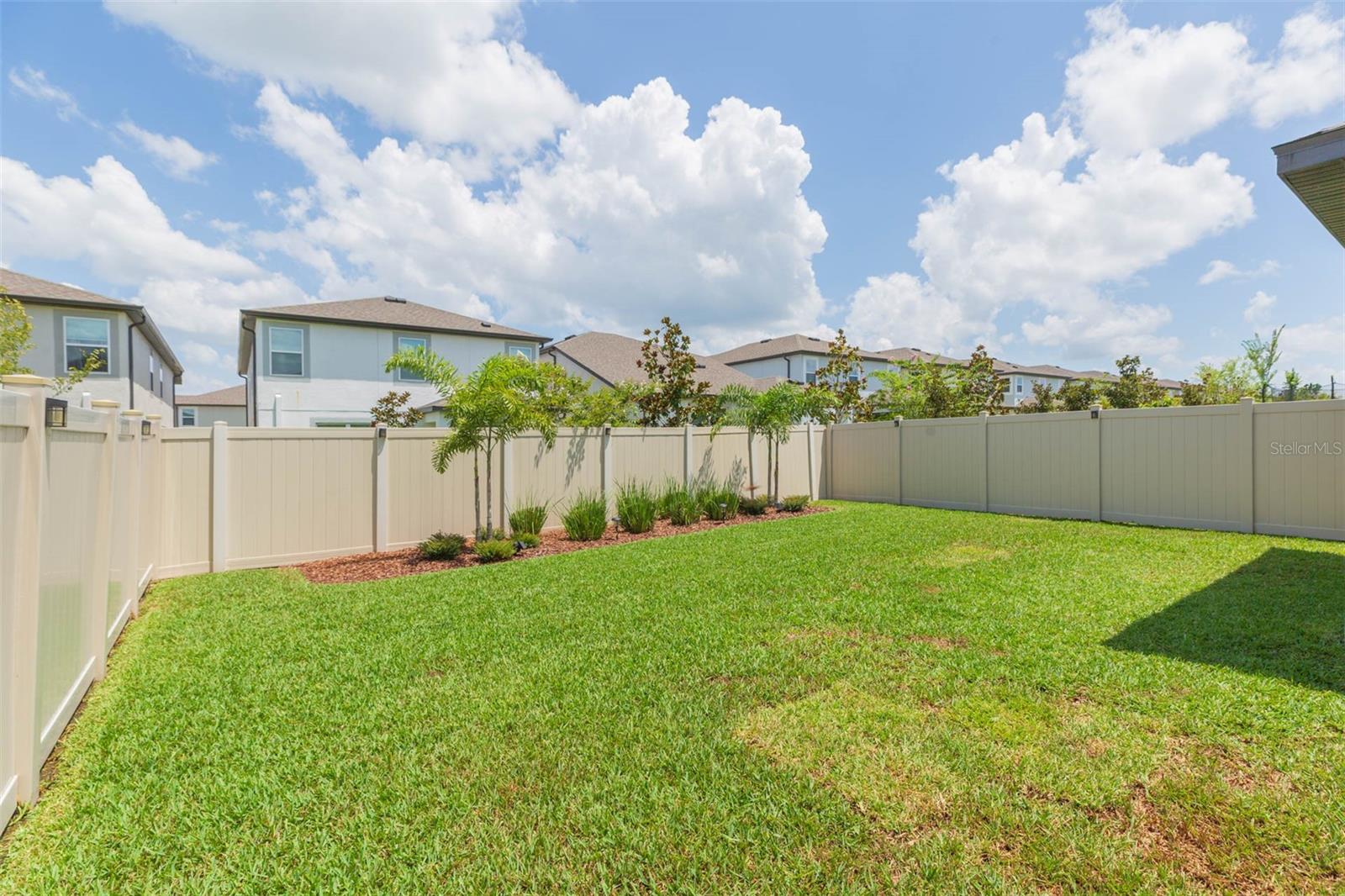 Listing photo id 50 for 7241 Notched Pine Bend
