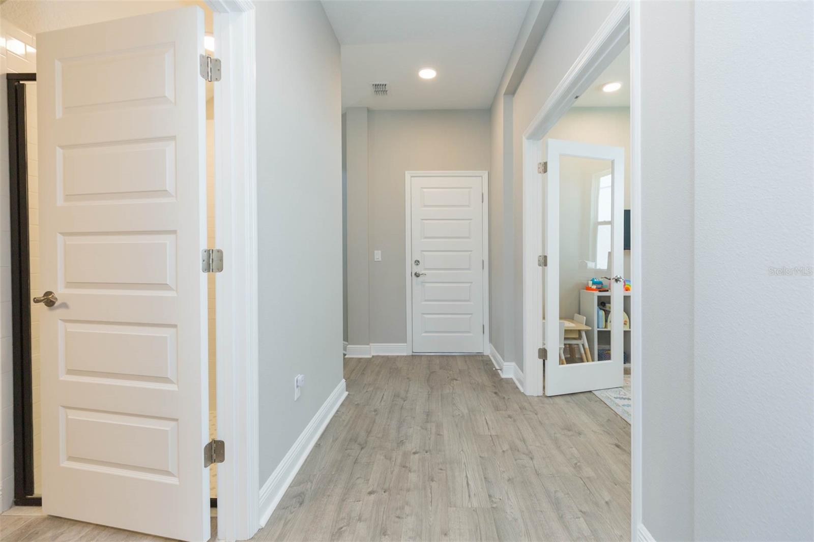 Listing photo id 5 for 7241 Notched Pine Bend
