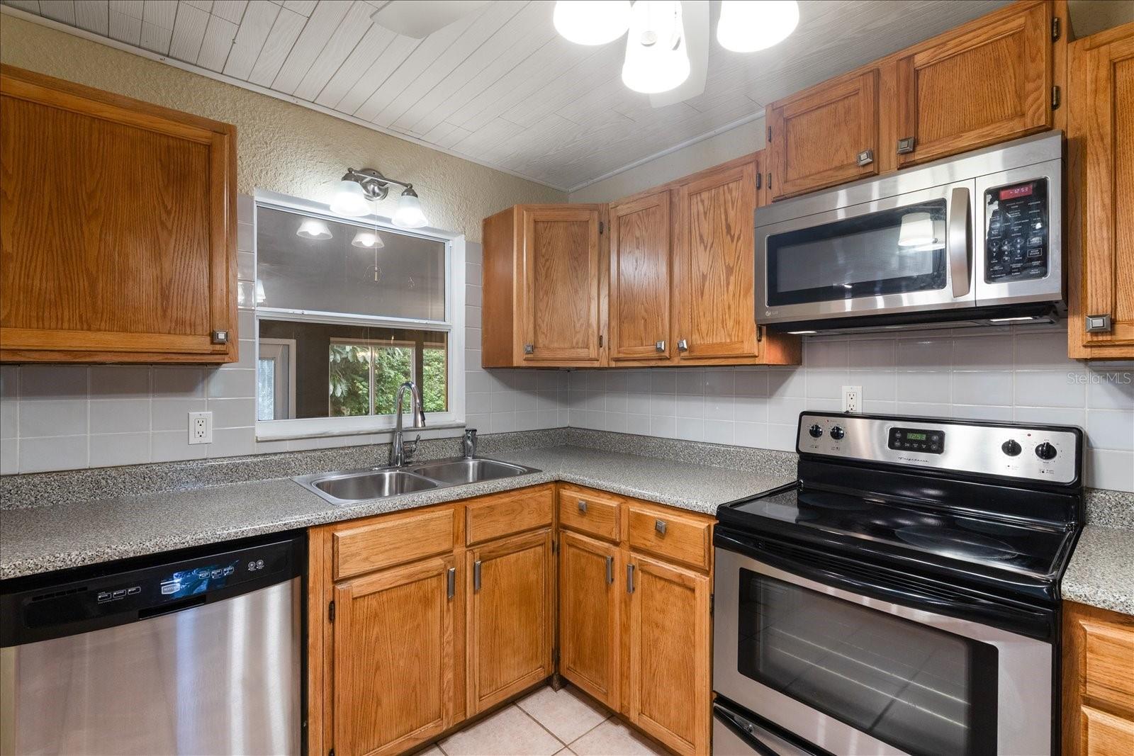 Image 16 of 33 For 5390 48th Avenue N