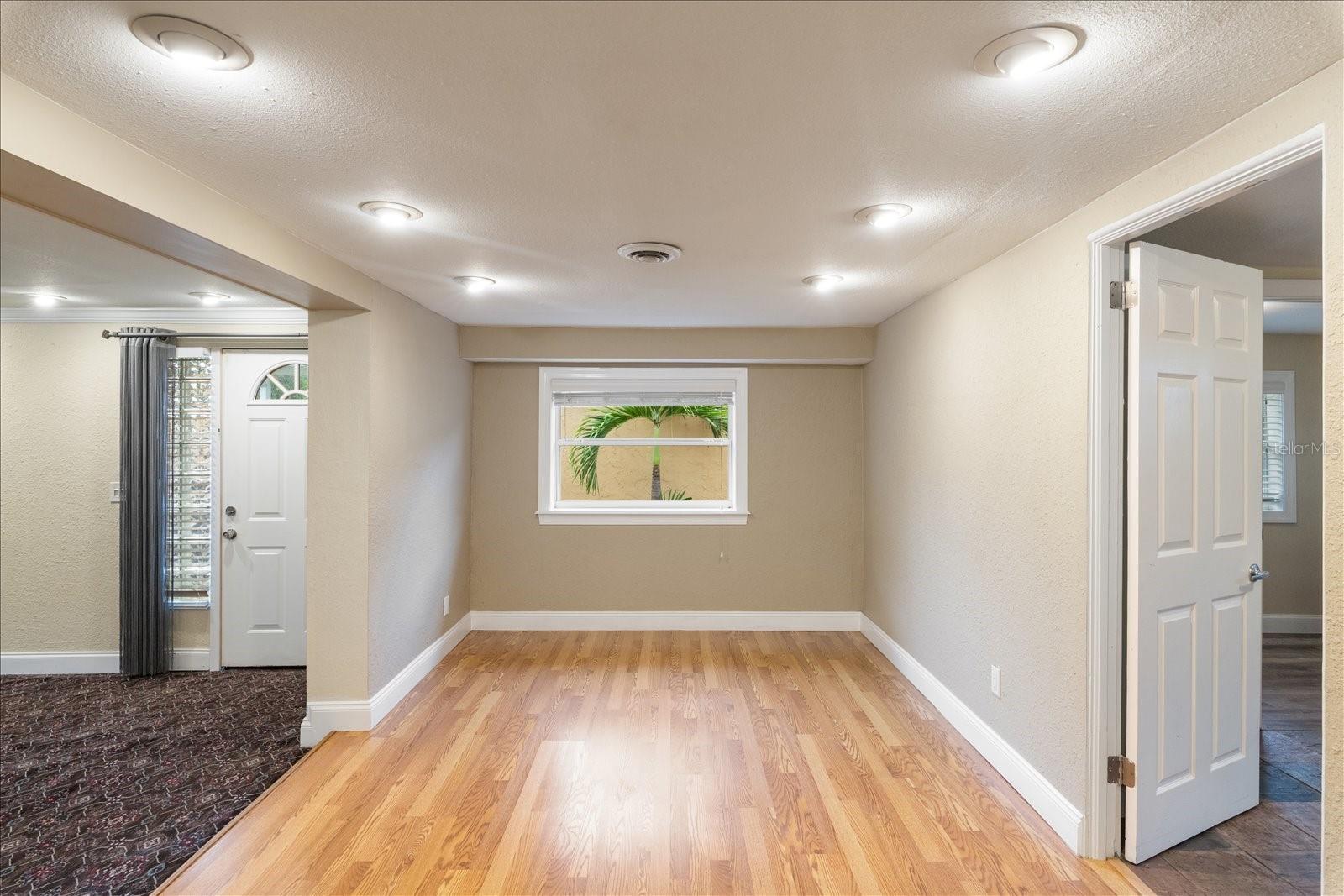 Image 17 of 33 For 5390 48th Avenue N