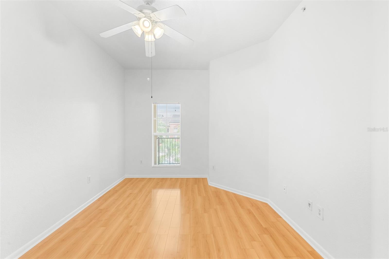 Image 25 of 57 For 2421 Horatio Street 835