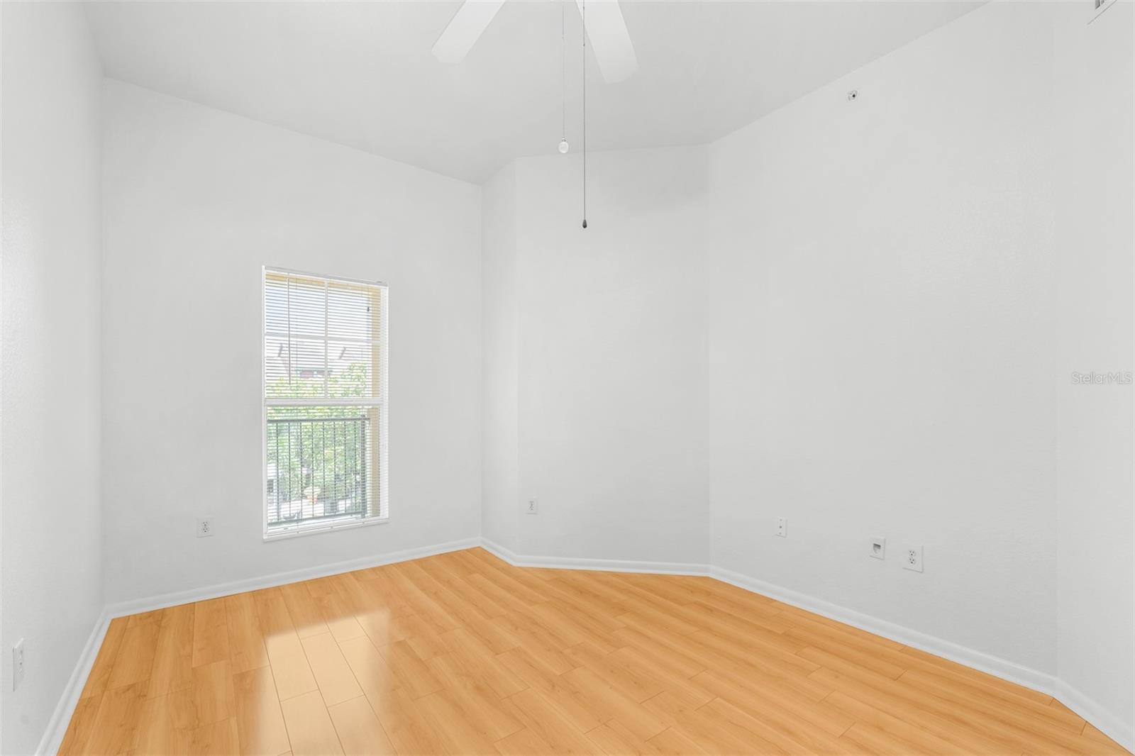 Image 26 of 57 For 2421 Horatio Street 835