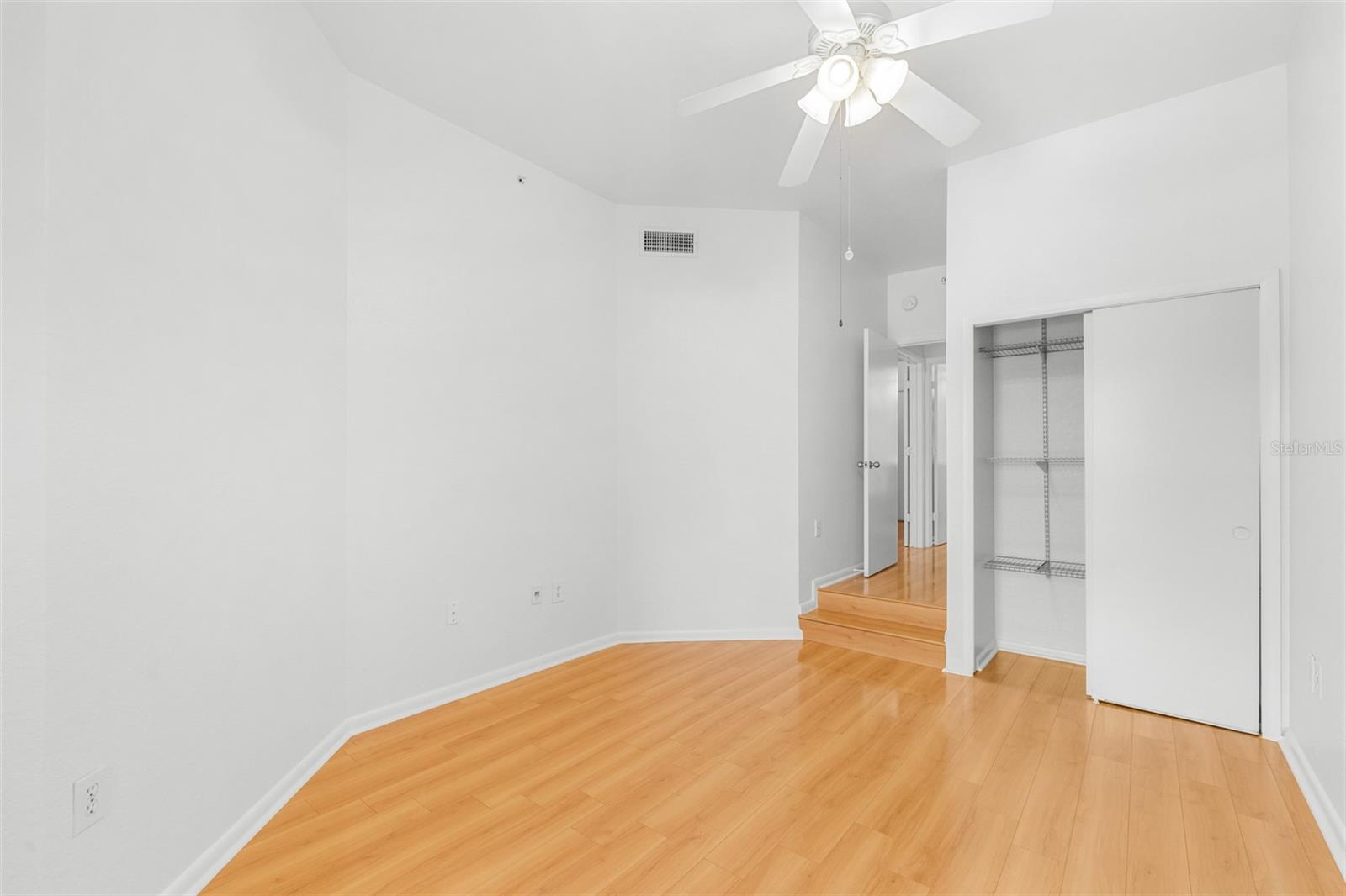 Image 27 of 57 For 2421 Horatio Street 835