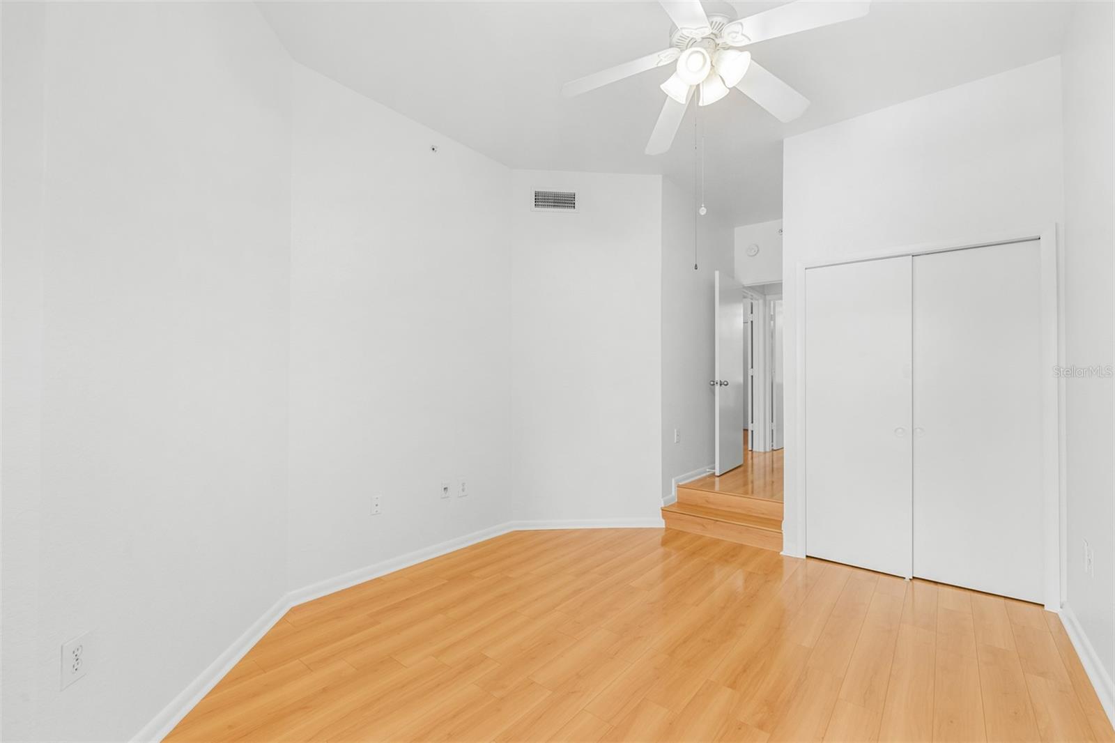 Image 28 of 57 For 2421 Horatio Street 835