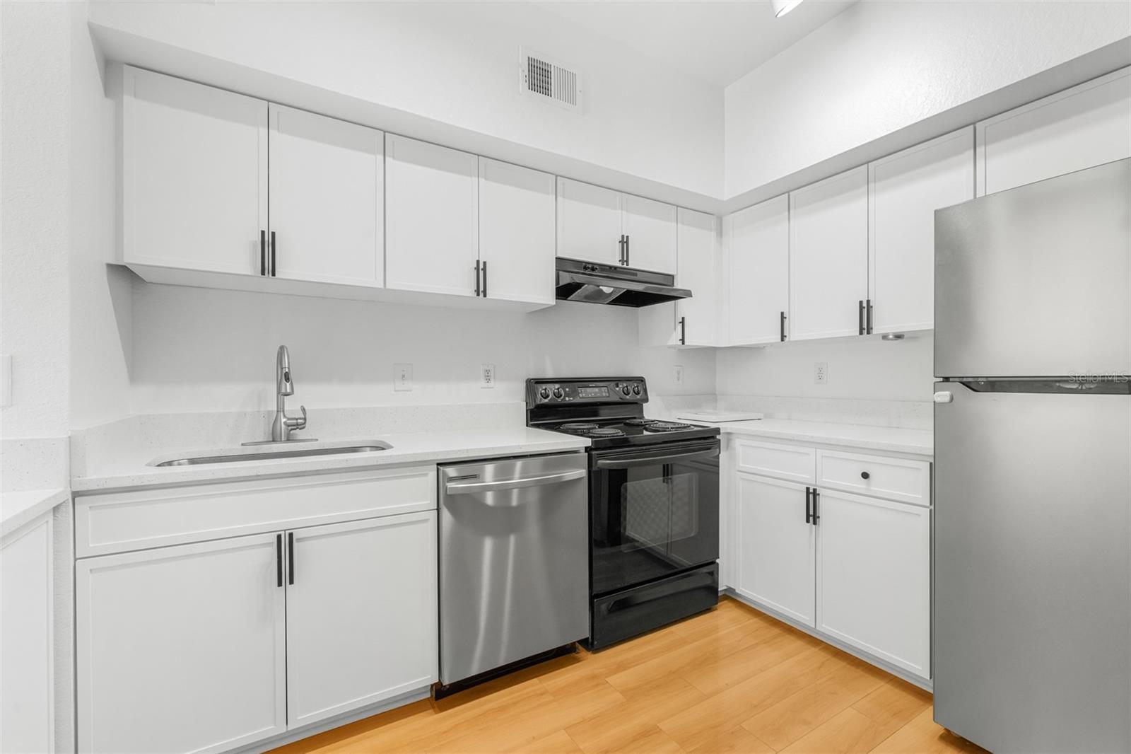 Image 3 of 57 For 2421 Horatio Street 835