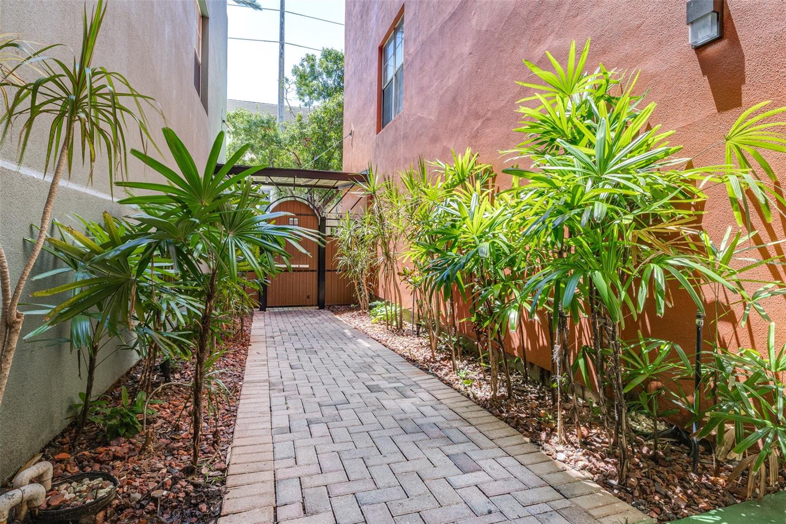 Image 55 of 57 For 2421 Horatio Street 835
