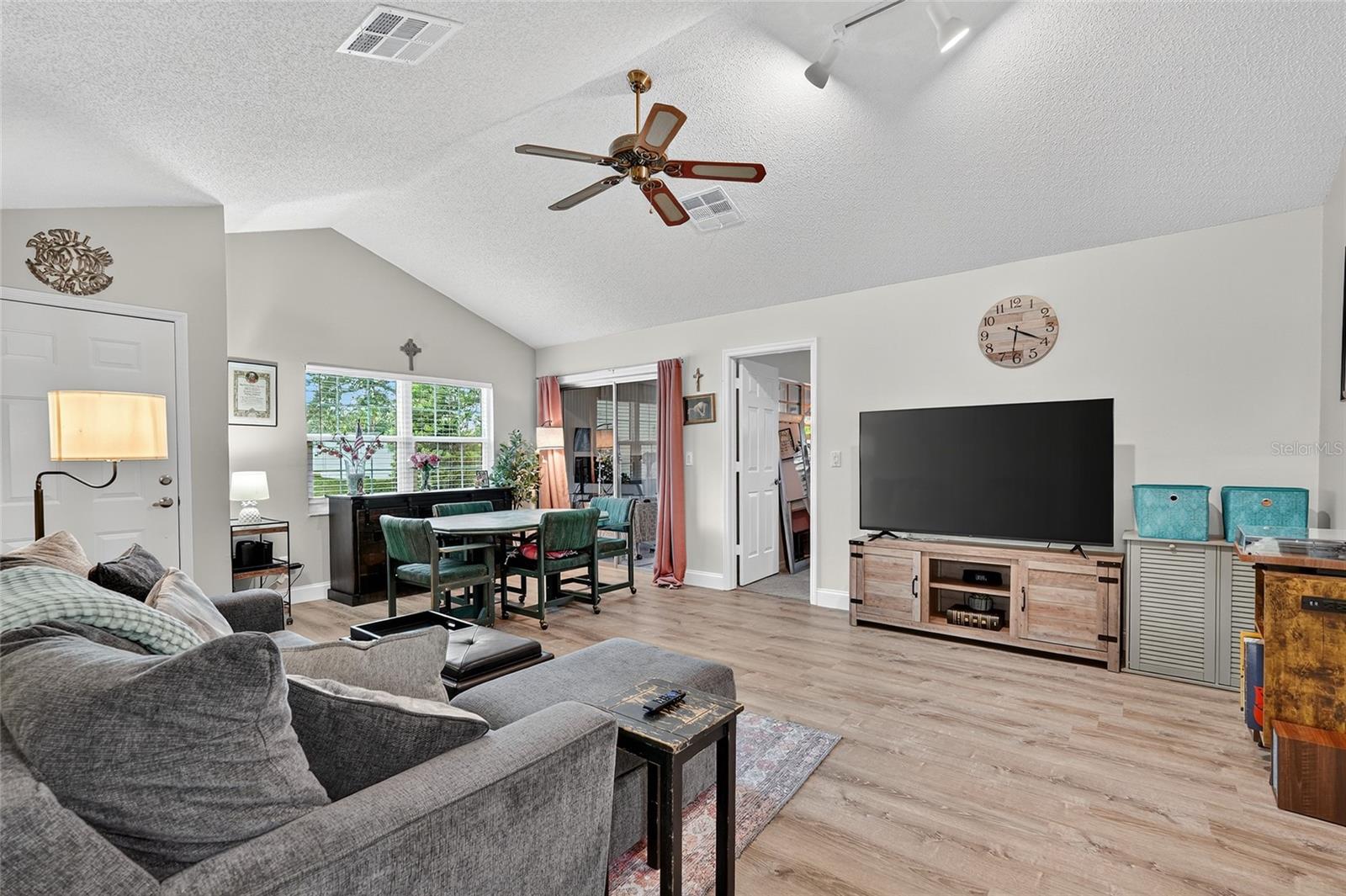 Image 3 of 20 For 3809 River Oaks Court