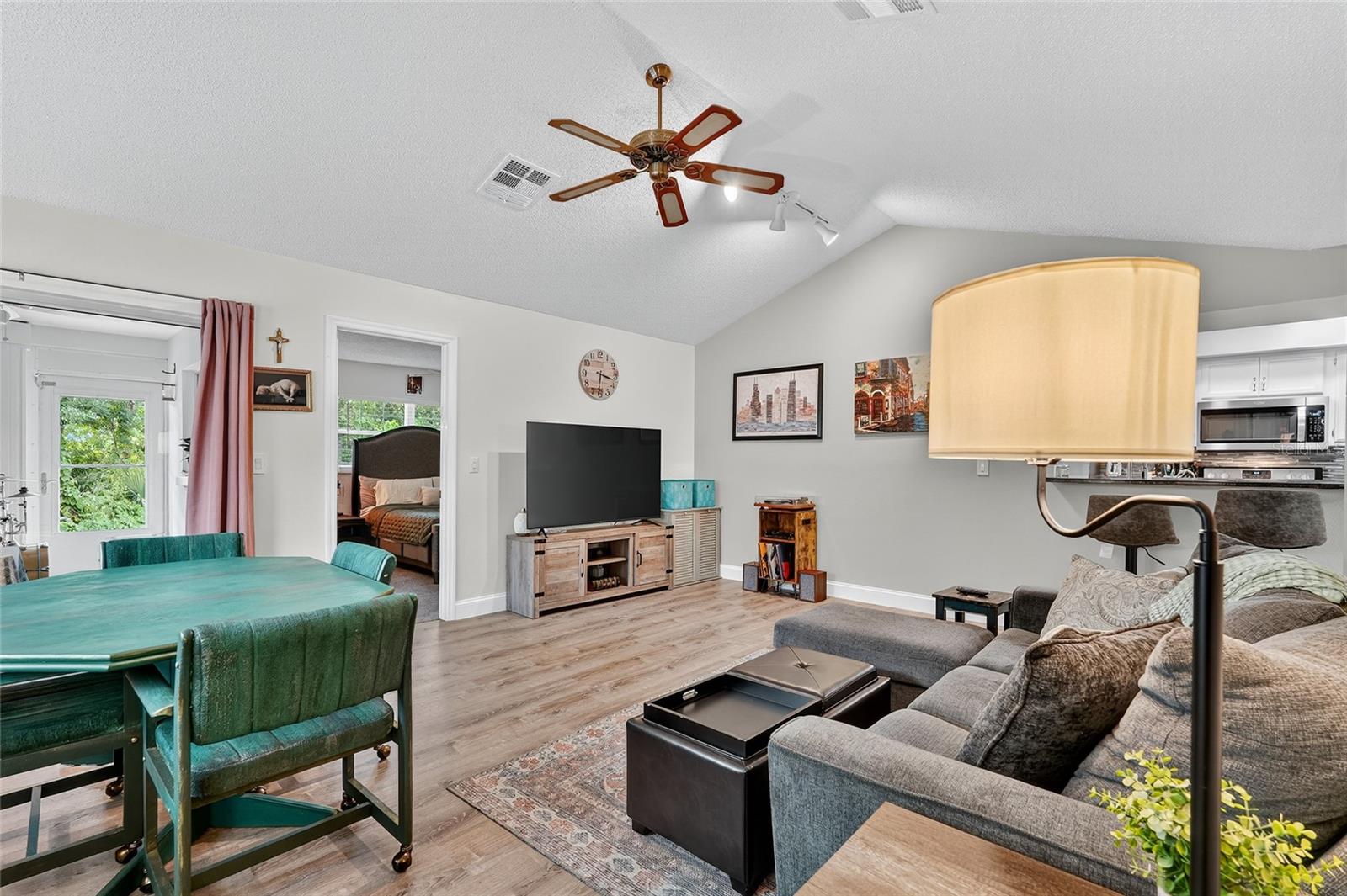 Image 4 of 20 For 3809 River Oaks Court