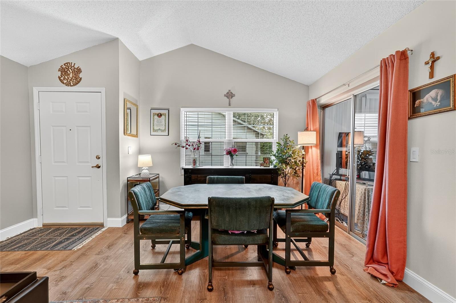 Image 5 of 20 For 3809 River Oaks Court
