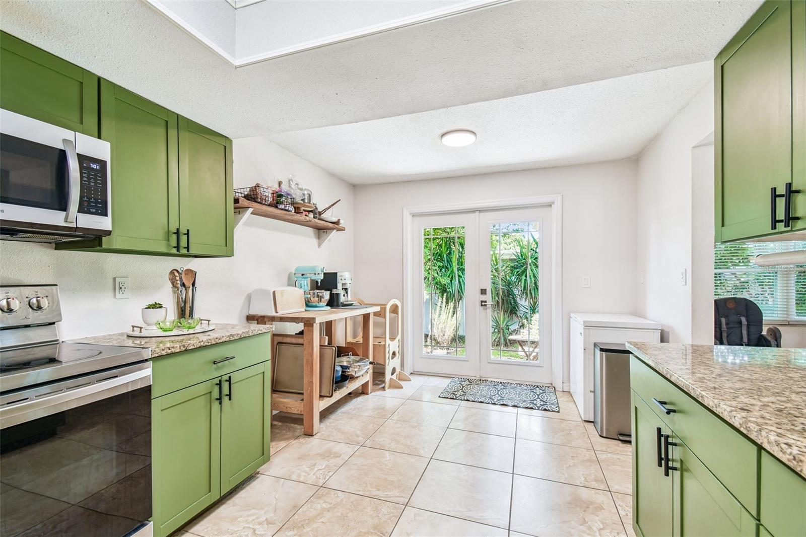 Image 15 of 51 For 1594 Linwood Drive