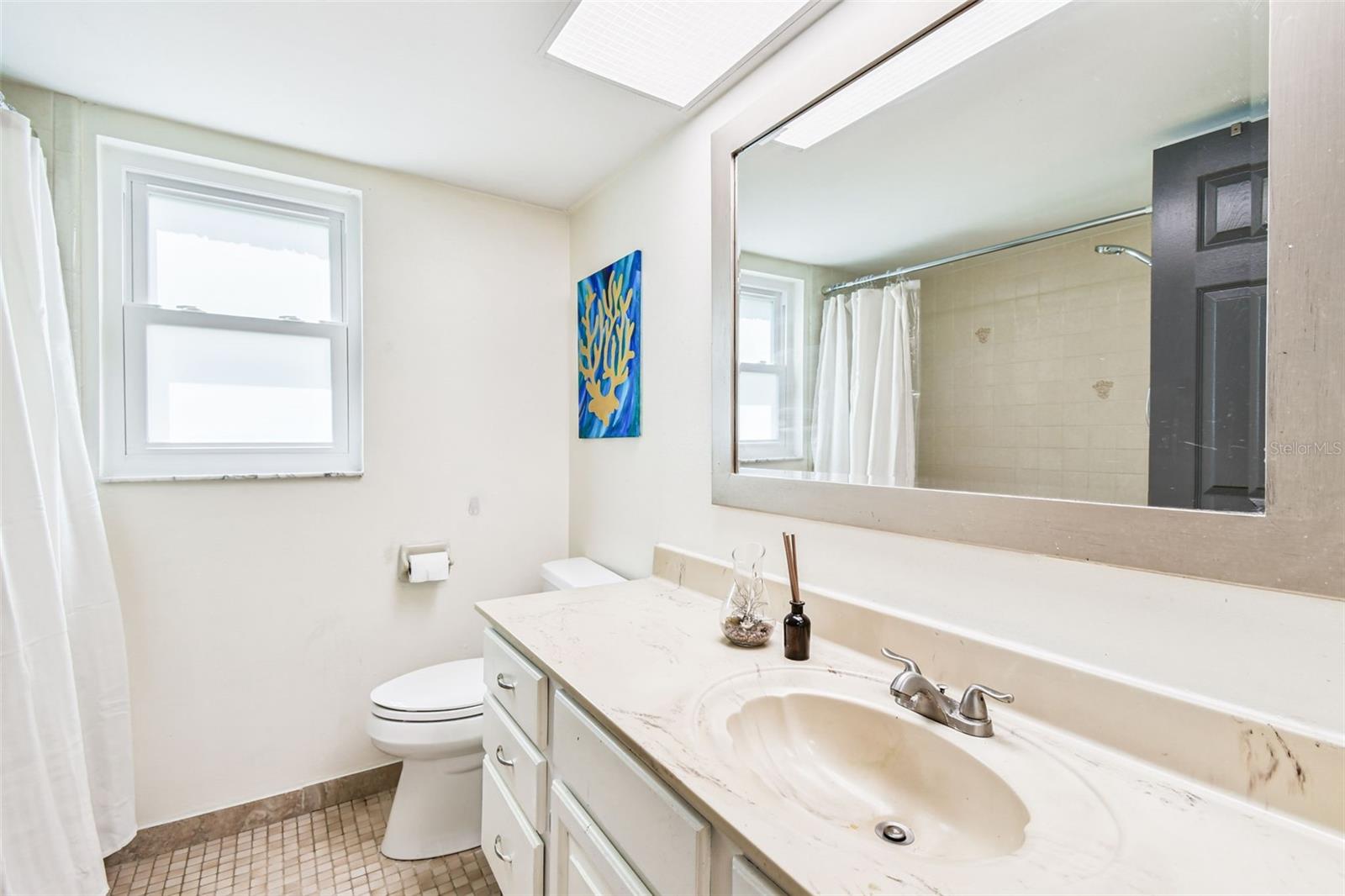 Image 22 of 51 For 1594 Linwood Drive