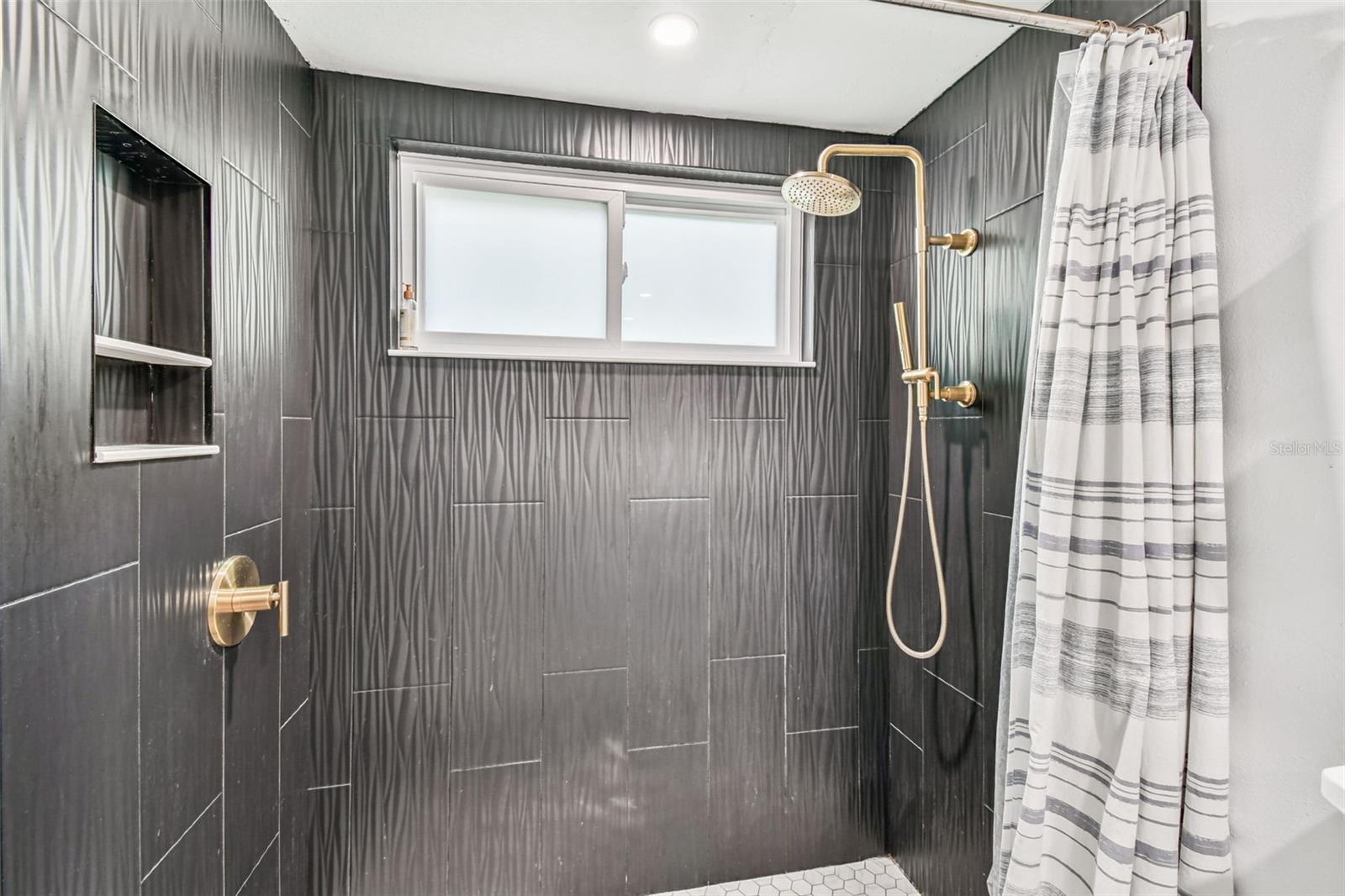 Image 31 of 51 For 1594 Linwood Drive
