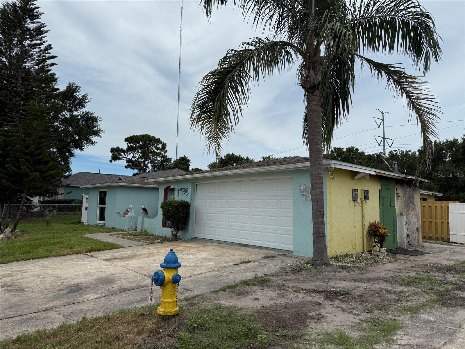 Listing photo id 1 for 1955 Dartmouth Drive