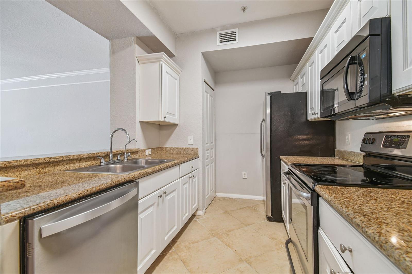 Image 7 of 37 For 17108 Carrington Park Drive 701