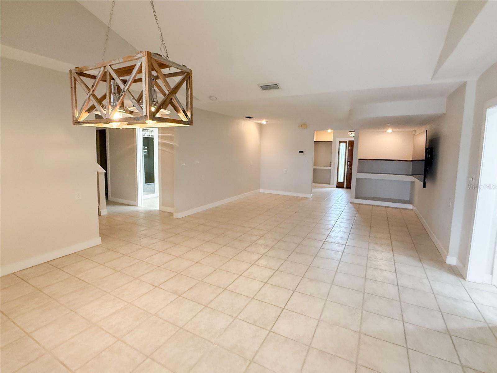 Listing photo id 11 for 333 12th Avenue