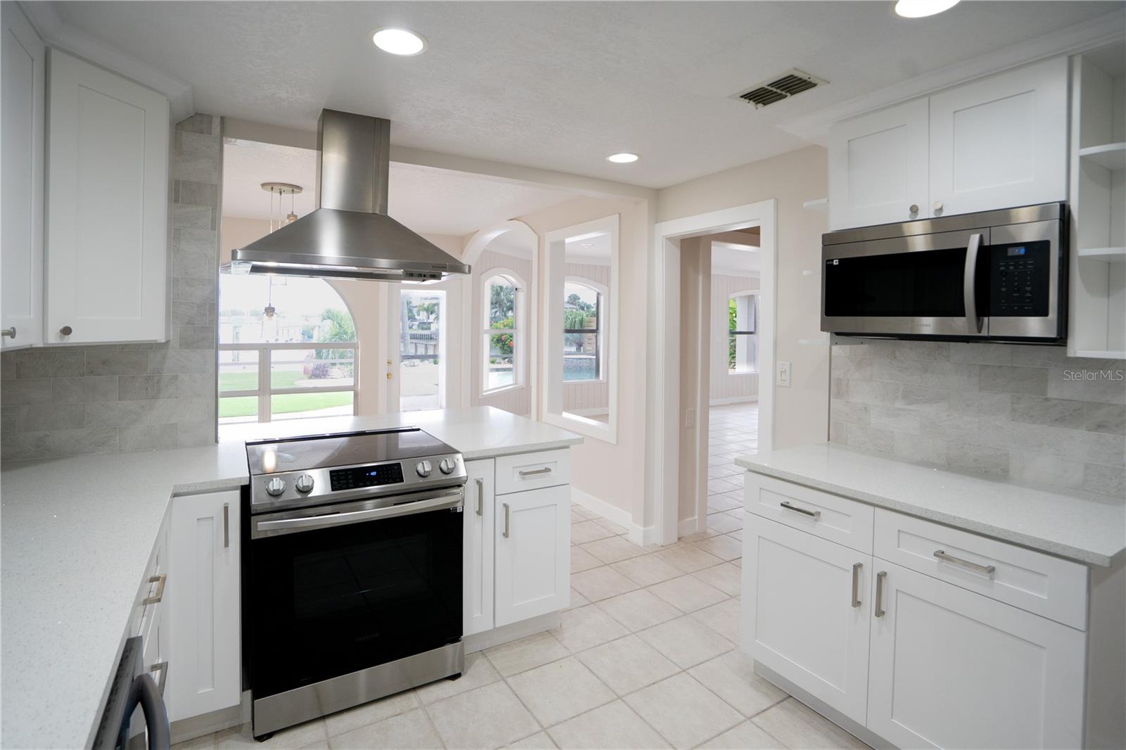 Listing photo id 7 for 333 12th Avenue