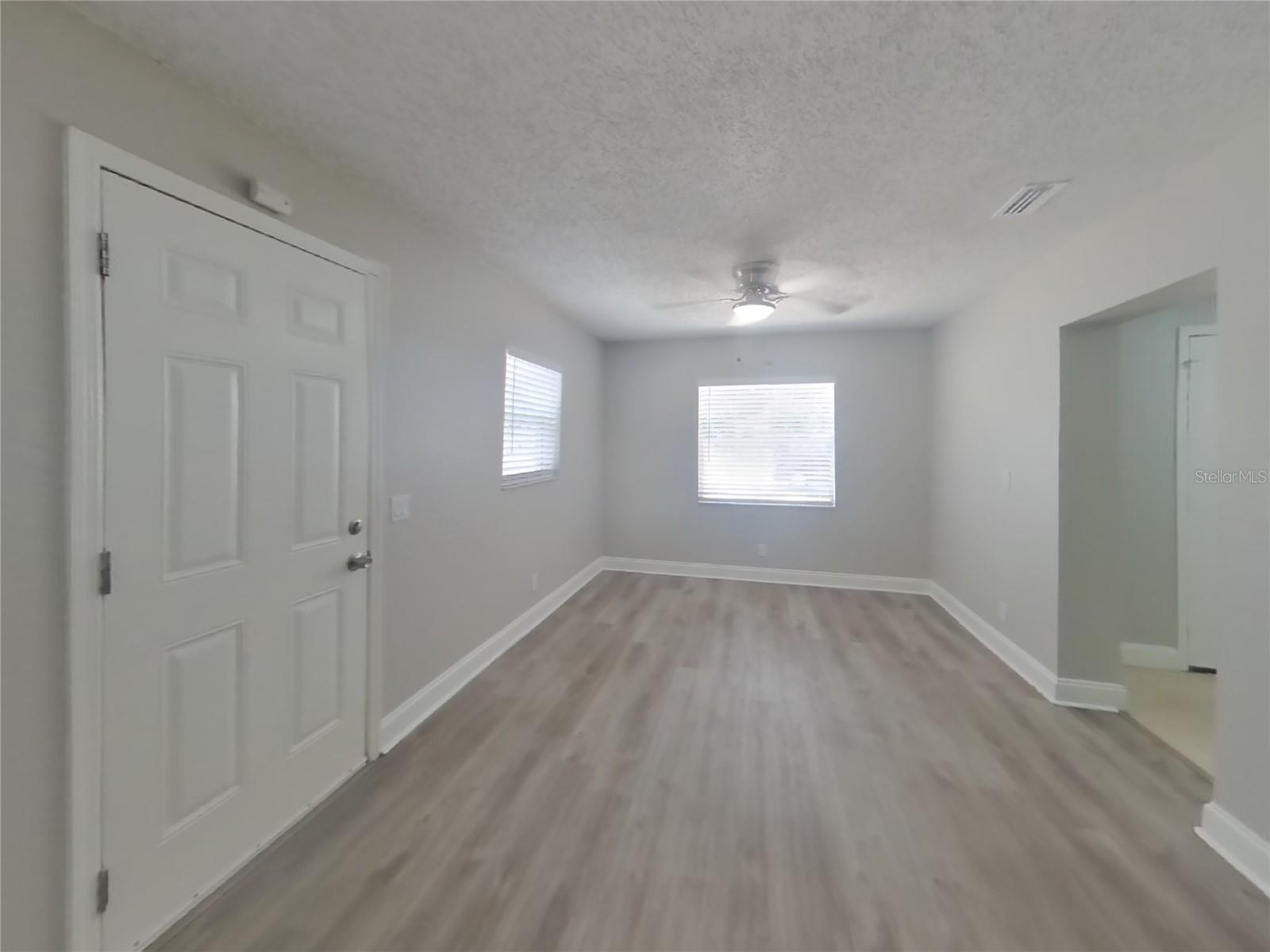 Image 3 of 15 For 1721 Comanche Avenue