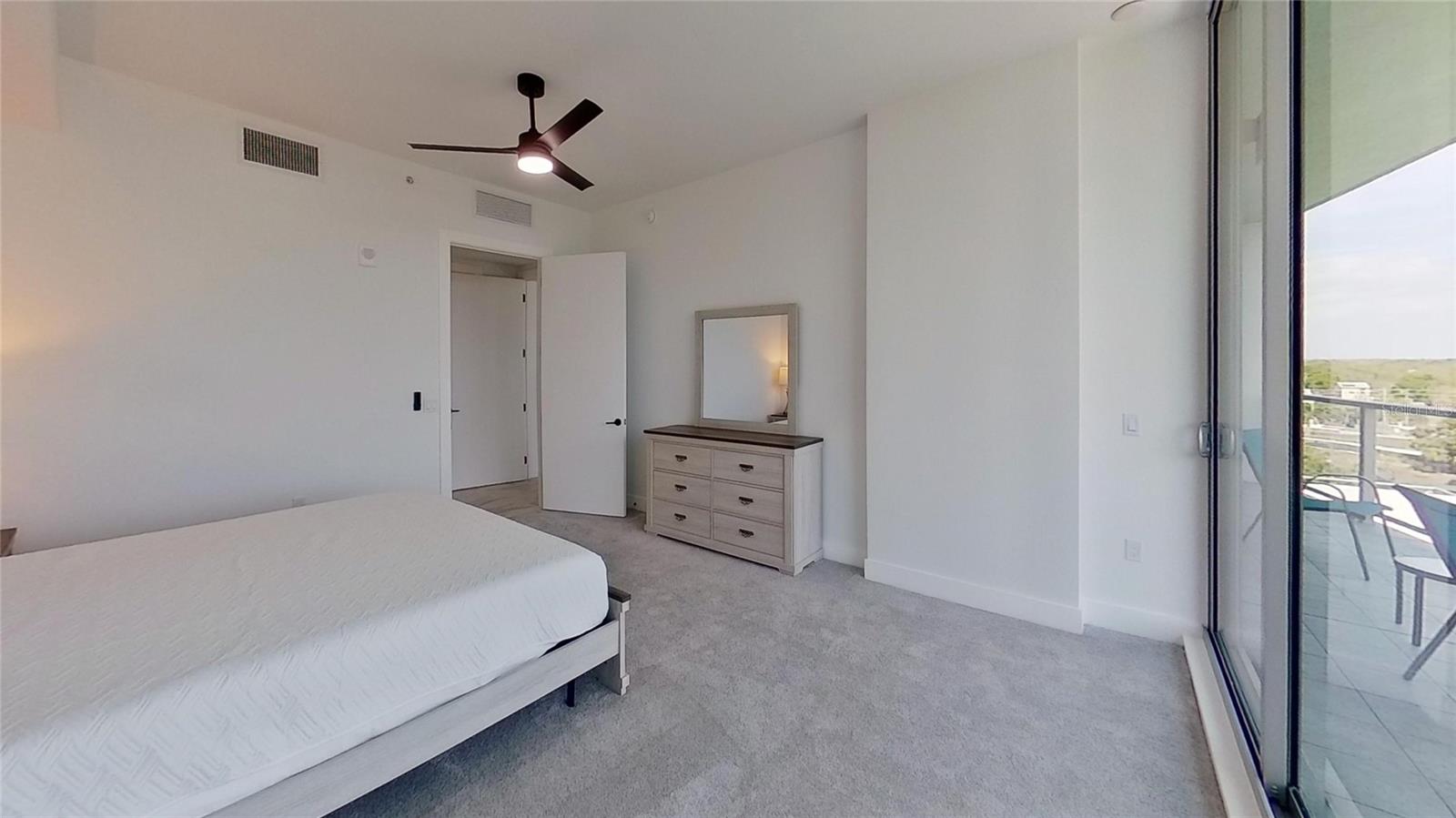 Image 16 of 88 For 777 3rd Avenue N 804