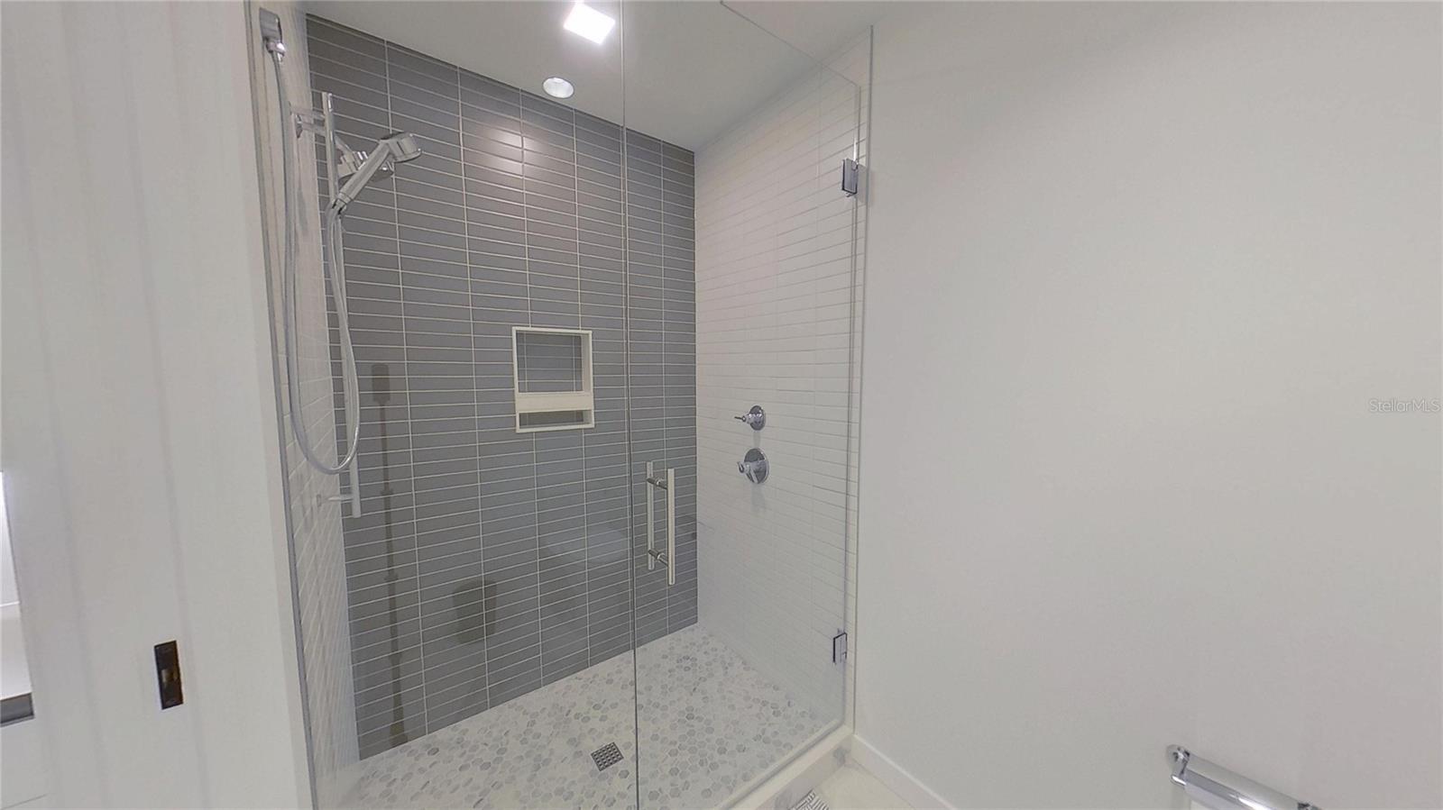 Image 21 of 88 For 777 3rd Avenue N 804
