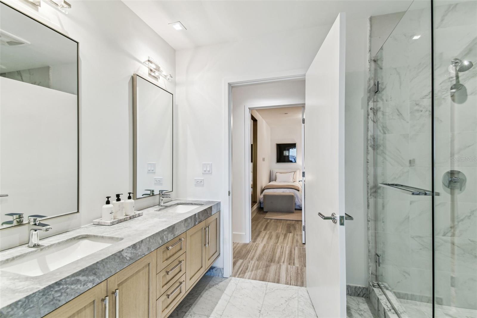 Image 33 of 56 For 2912 Santiago Street 1402