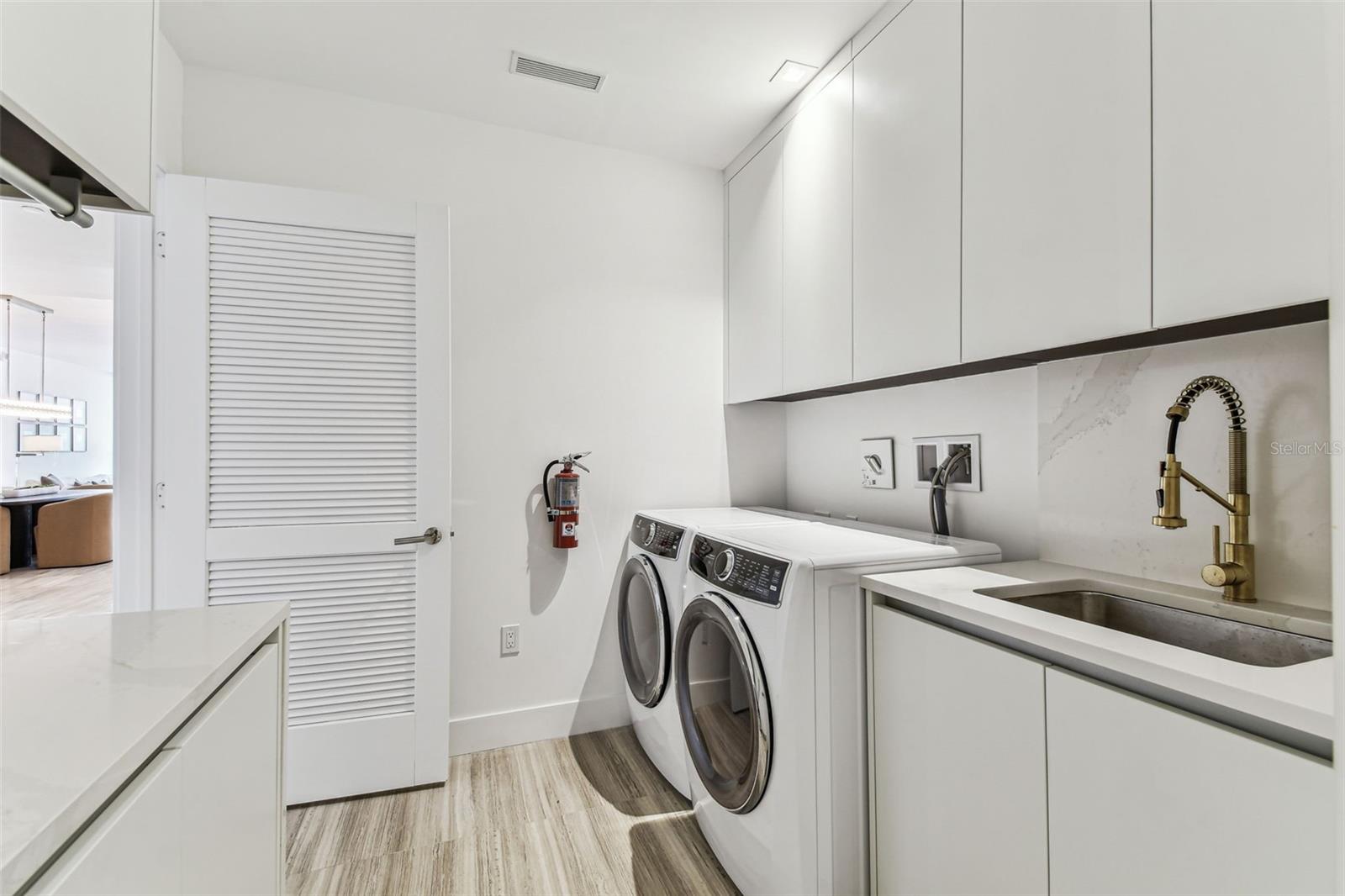 Image 38 of 56 For 2912 Santiago Street 1402