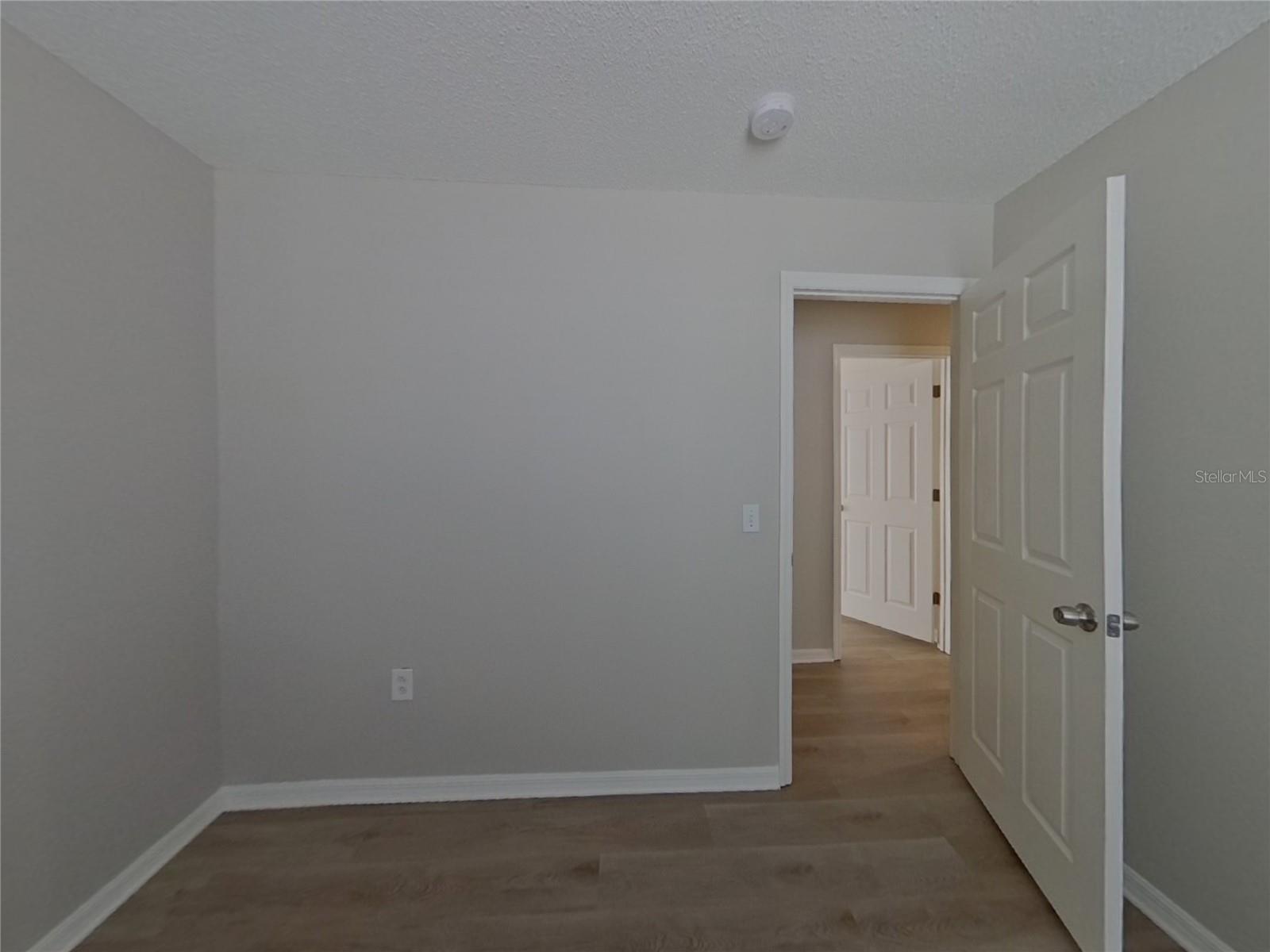 Image 11 of 16 For 5852 Lake Front Drive