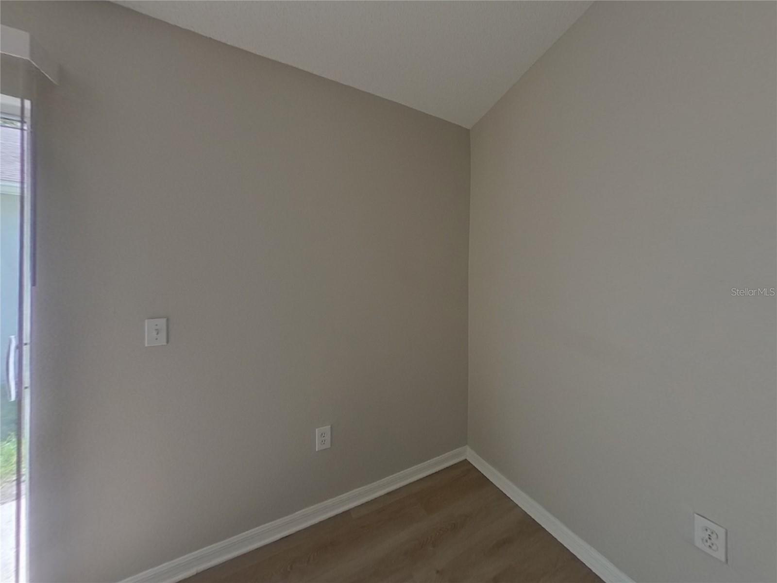 Image 4 of 16 For 5852 Lake Front Drive