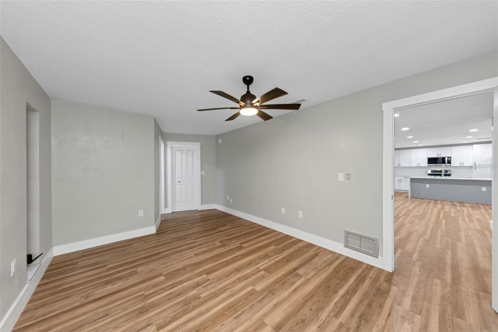 Image 16 of 30 For 943 Spanish Oaks Boulevard