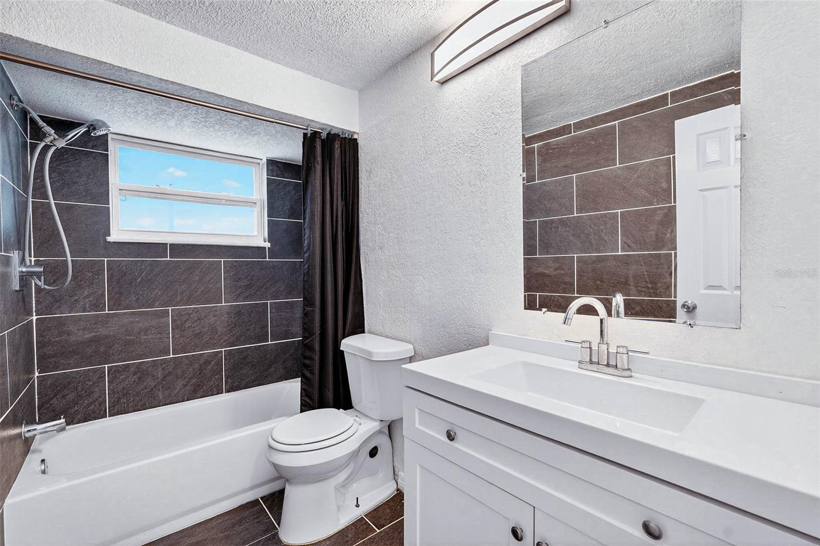Listing photo id 8 for 3432 Briar Cliff Drive
