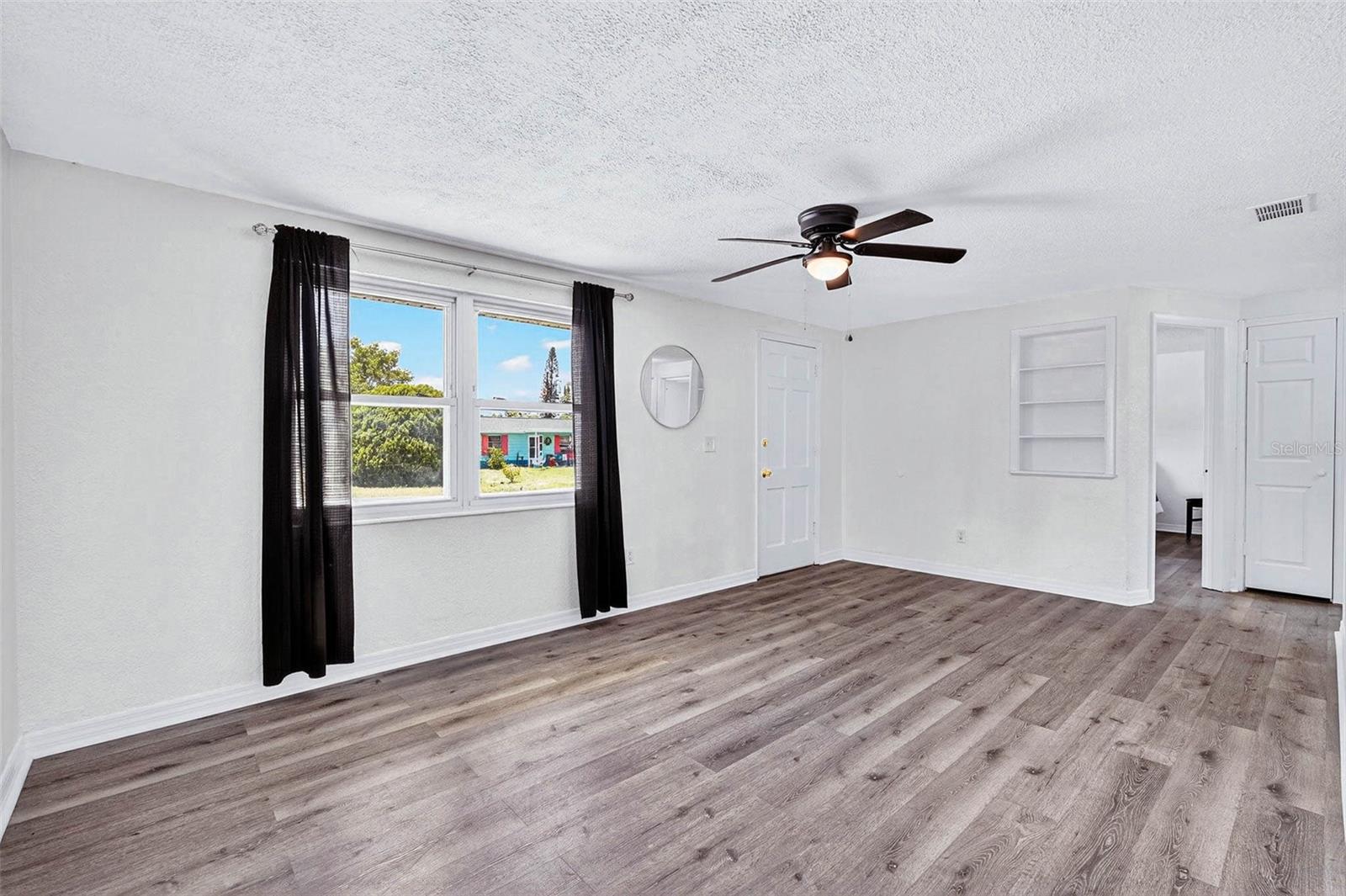 Listing photo id 10 for 3432 Briar Cliff Drive
