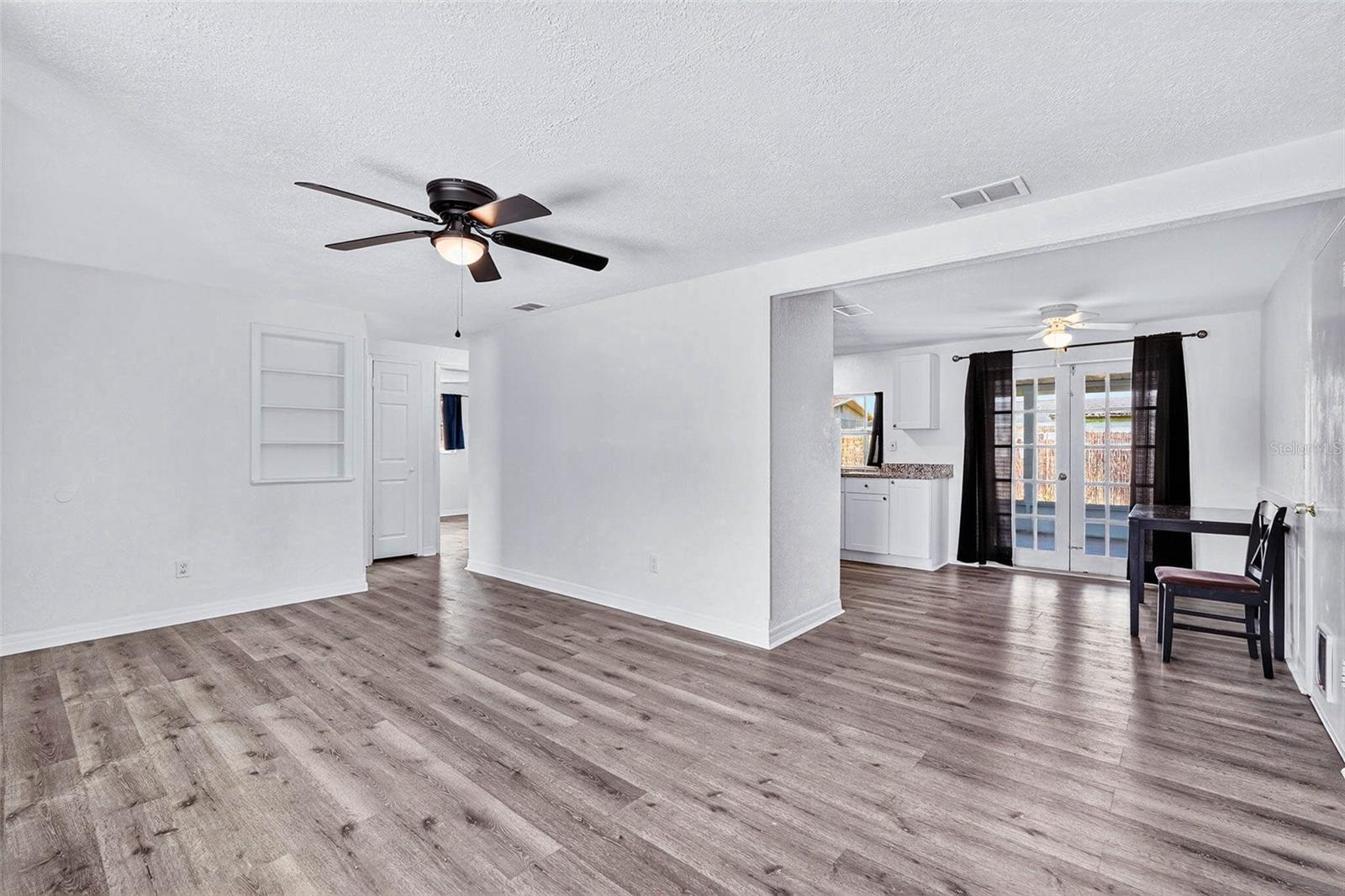 Listing photo id 11 for 3432 Briar Cliff Drive